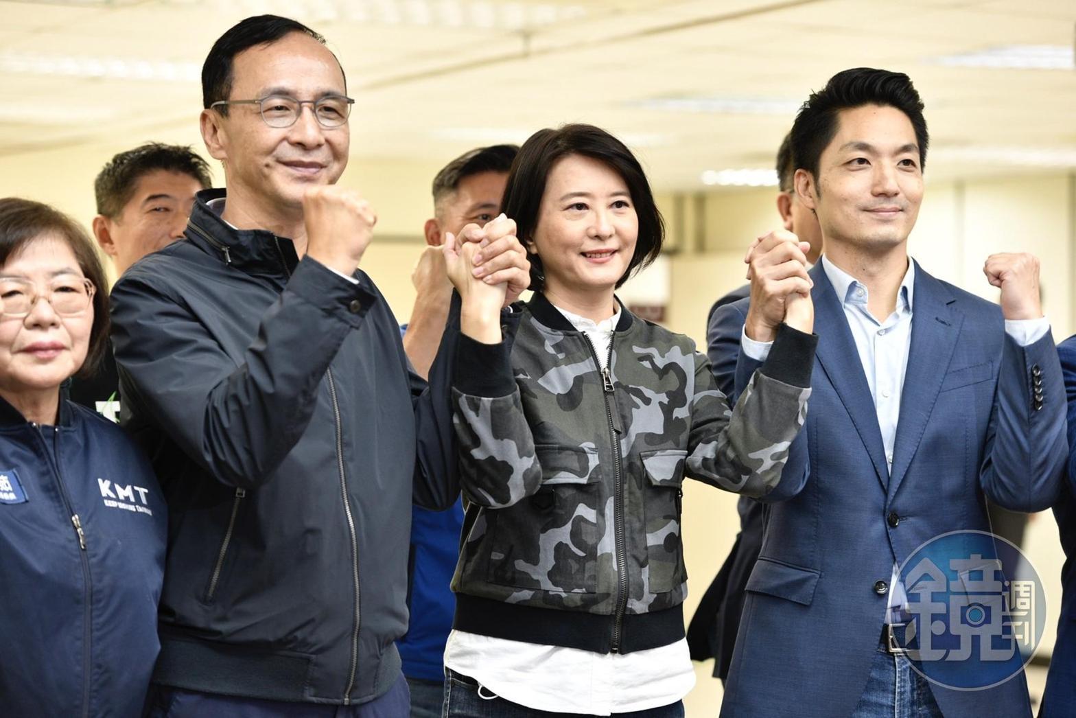 王鴻薇(中)剛選上台北市議員,卻接受國民黨中央徵召,投入第三選舉區立委補選。(本刊資料照)