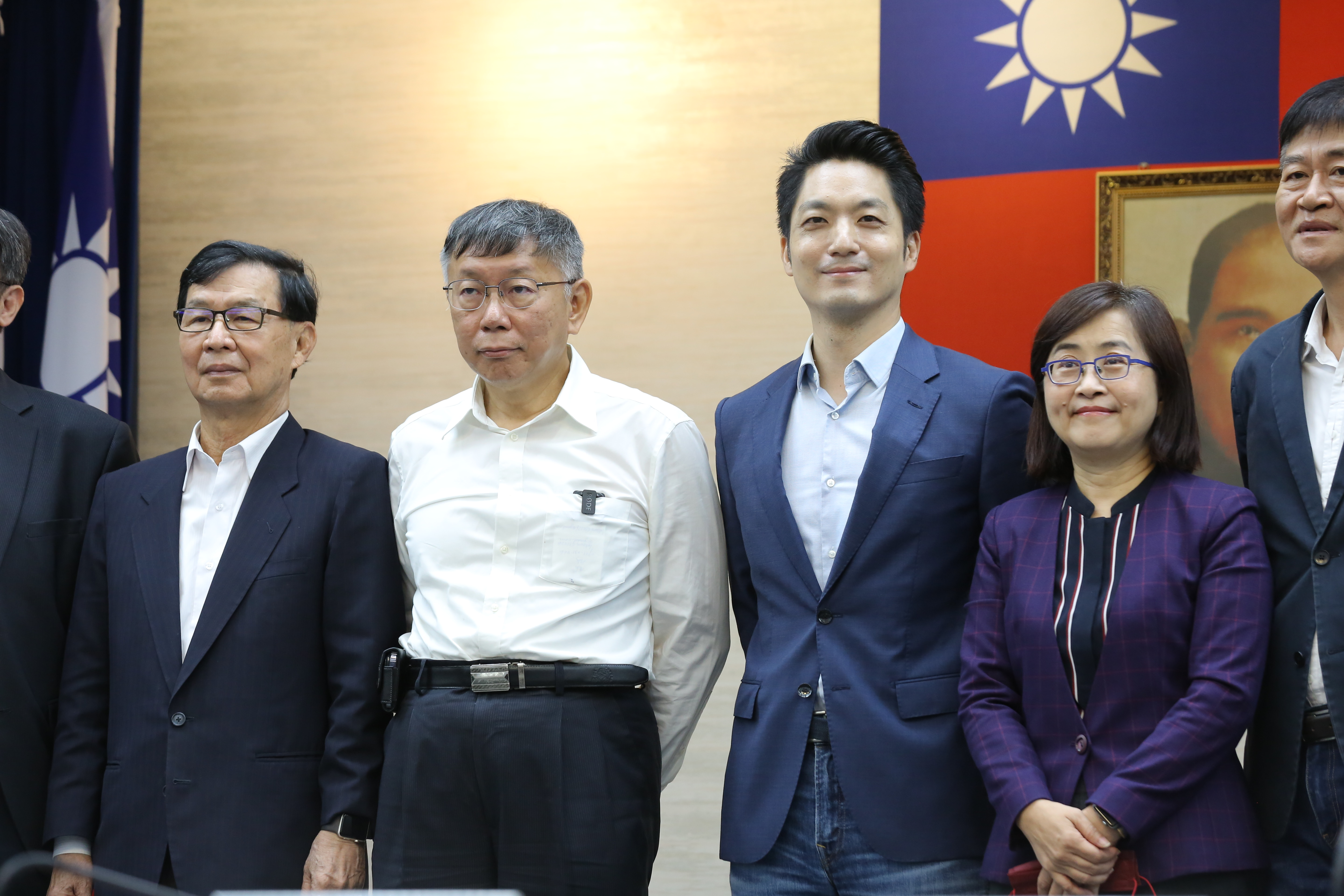副市長彭振聲（左起）、柯文哲、蔣萬安、林奕華等人今一同出席台北市政交流暨交接討論會。