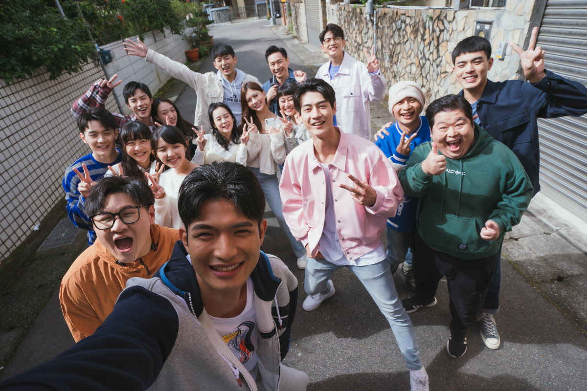 《機智校園生活》劇組正式殺青。（TVBS提供）