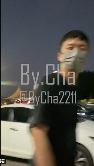 查小理找男子，直接在停車場「野戰」。（翻自推特）