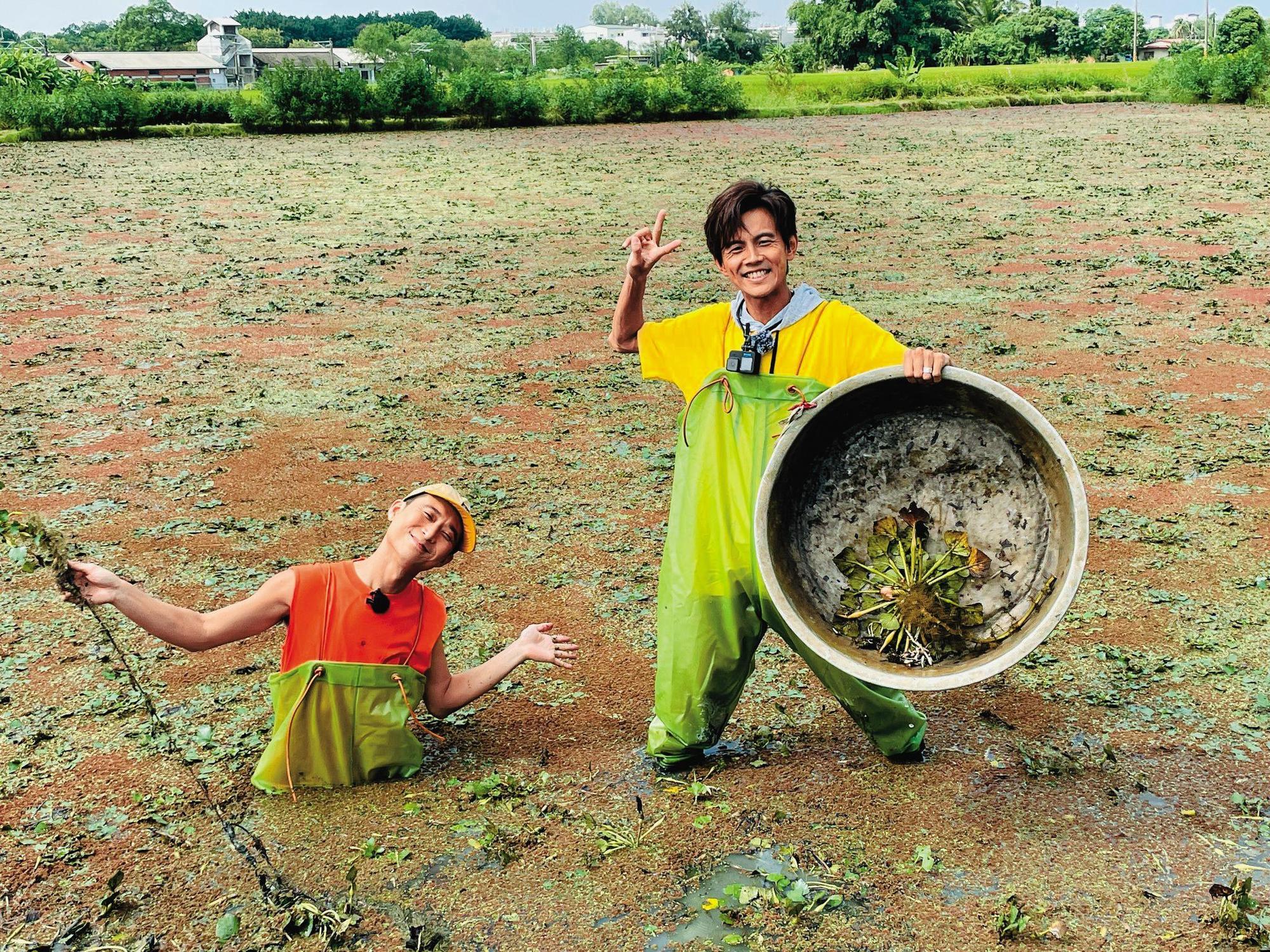 浩子（左）和阿翔（右）目前手上固定合作《鬧著玩》《綜藝新時代》節目，收入還算穩定。（翻攝自浩角翔起笑一個臉書）