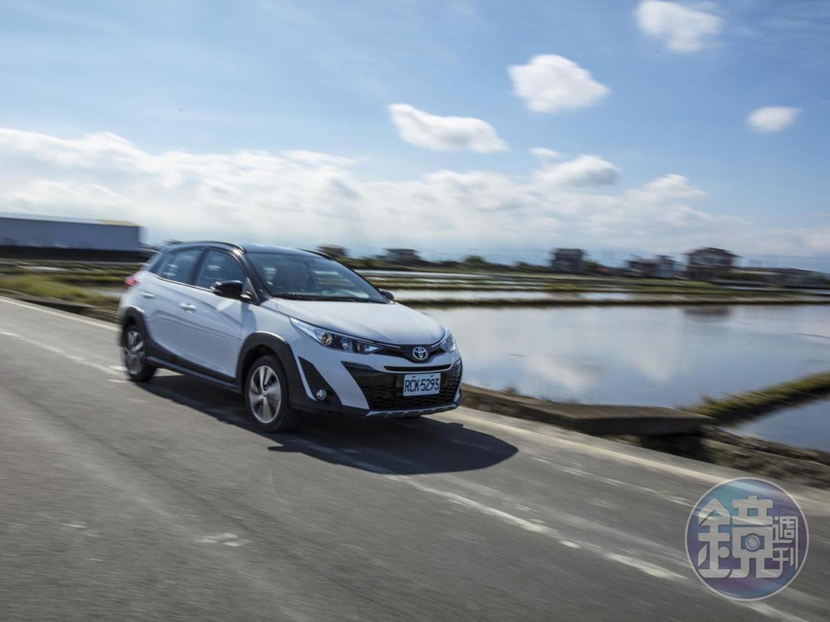 台灣車市受到晶片、零件大缺貨影響，連國產車商都先後宣布漲價消息。圖為日前傳出將停產的國產神車豐田Yaris。（本刊資料照）