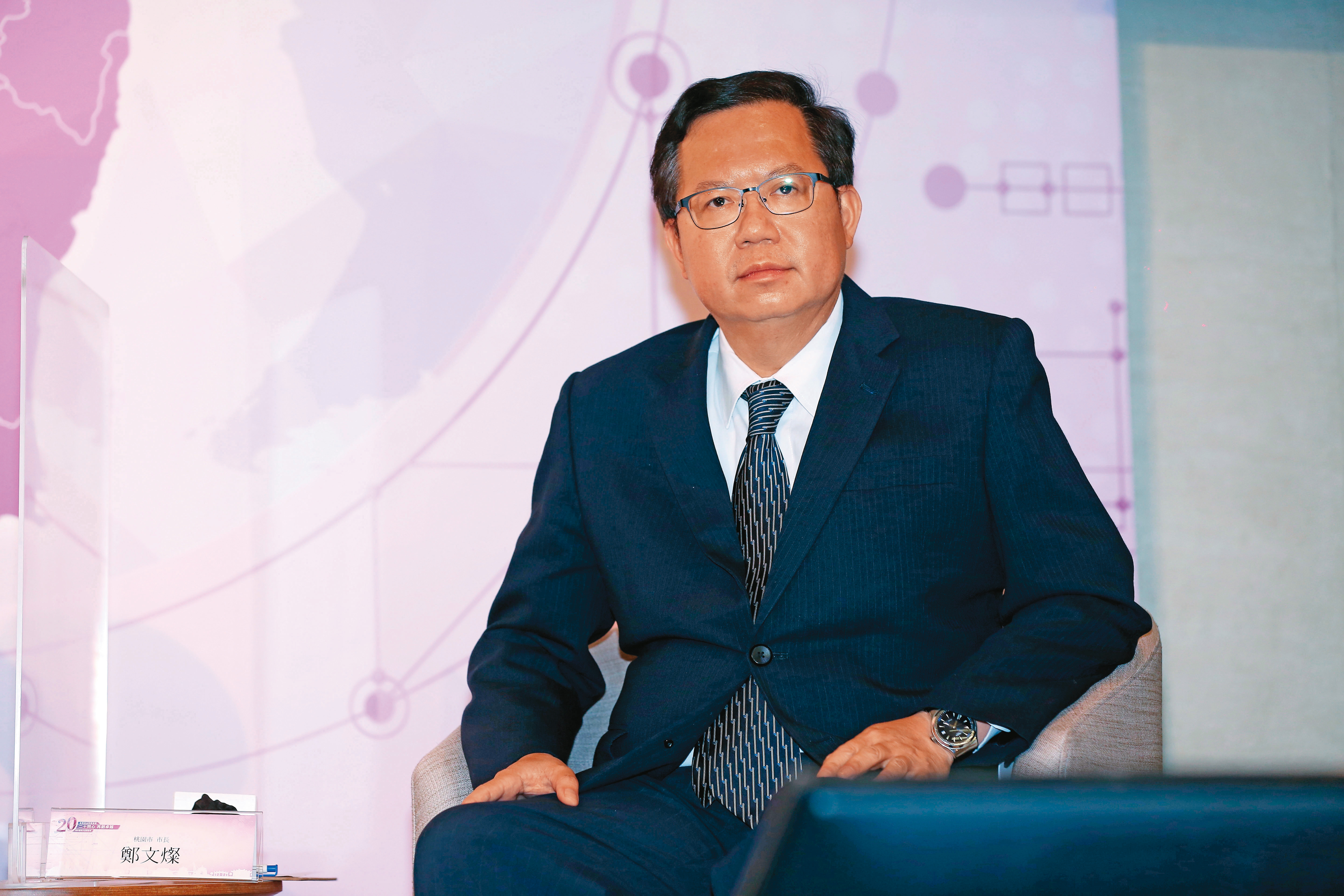 鄭文燦碩士學位遭撤銷,影響他參選黨魁的可能性。