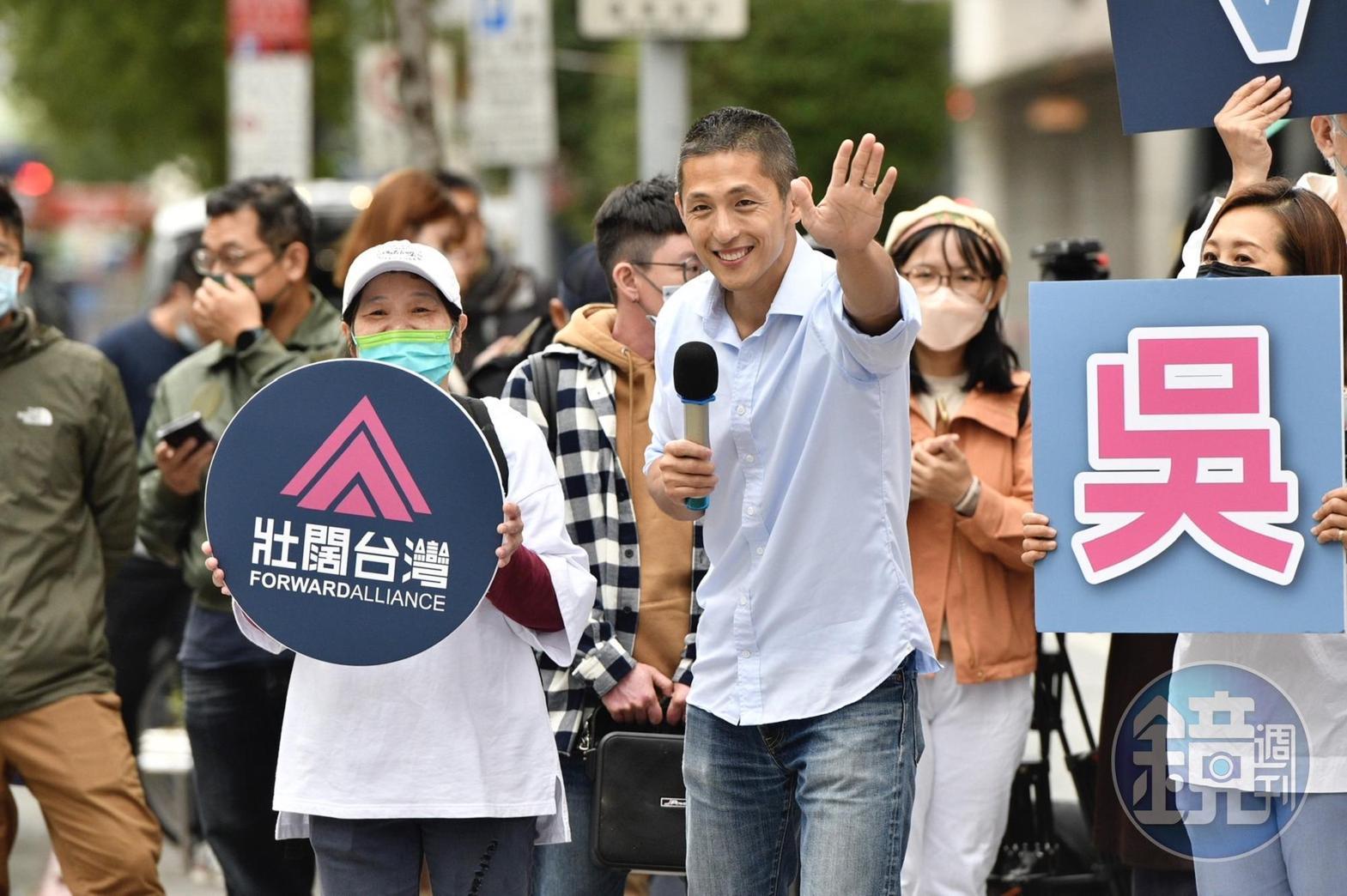 一名綠營派系要角也認為,吳怡農擁有3優勢,包含學經歷及顏值均佳,以及這次訴求正面政見。