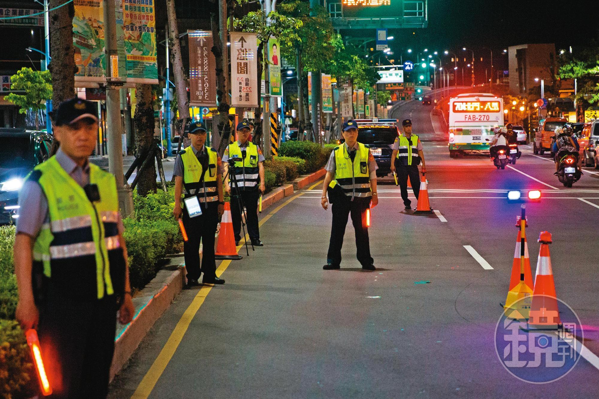 警官對當地地形、地物、人與事最為了解，戰時由他們領導民兵清掃入侵的敵人及第五縱隊，最能發揮殲敵的效用。（本刊資料照）