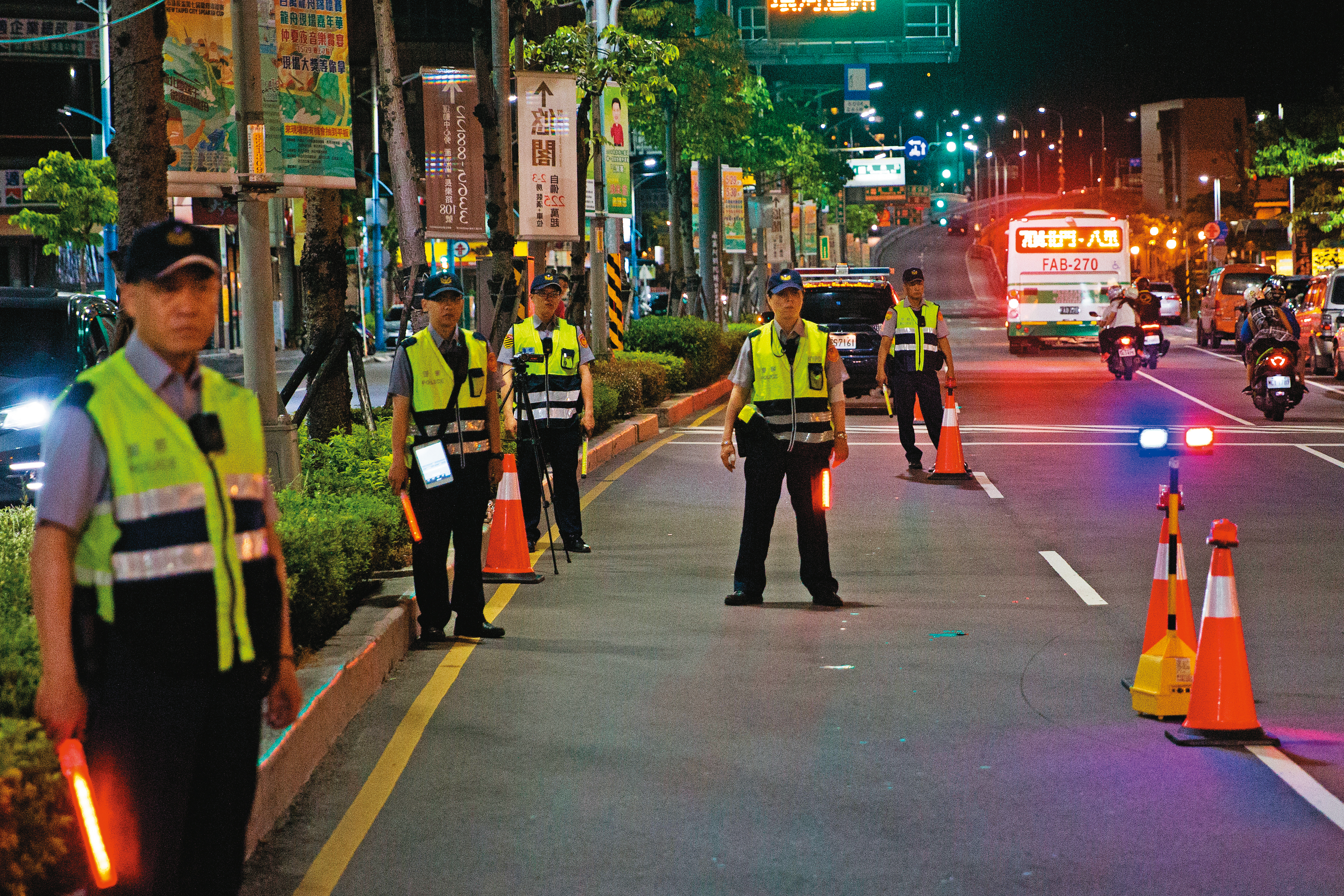 警官對當地地形、地物、人與事最為了解，戰時由他們領導民兵清掃入侵的敵人及第五縱隊，最能發揮殲敵的效用。（本刊資料照）