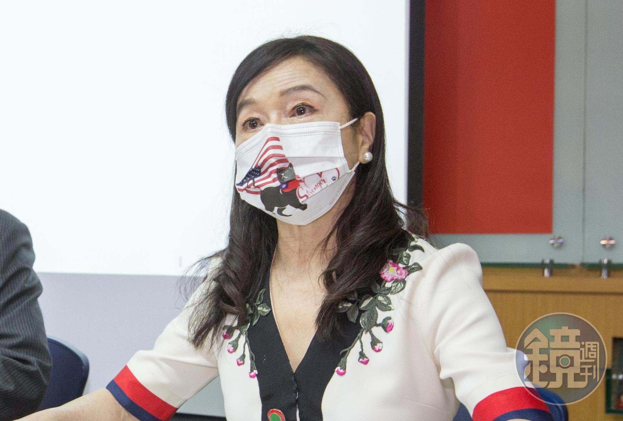 周玉蔻呼籲政府「發錢過年冬」，並要官員們少扯財政紀律「那些不知民間疾苦的鬼話」。（本刊資料照）