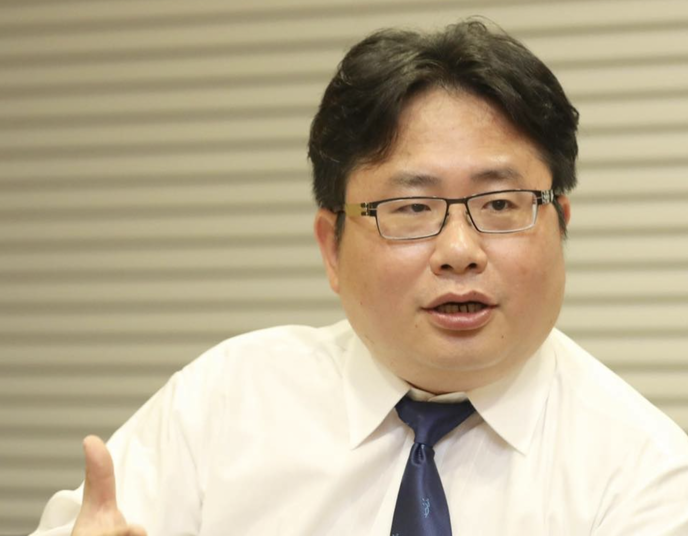 矢板明夫認為，台灣在處理「黑道」和「政治」的問題上表現太寬鬆。（翻攝自矢板明夫臉書）