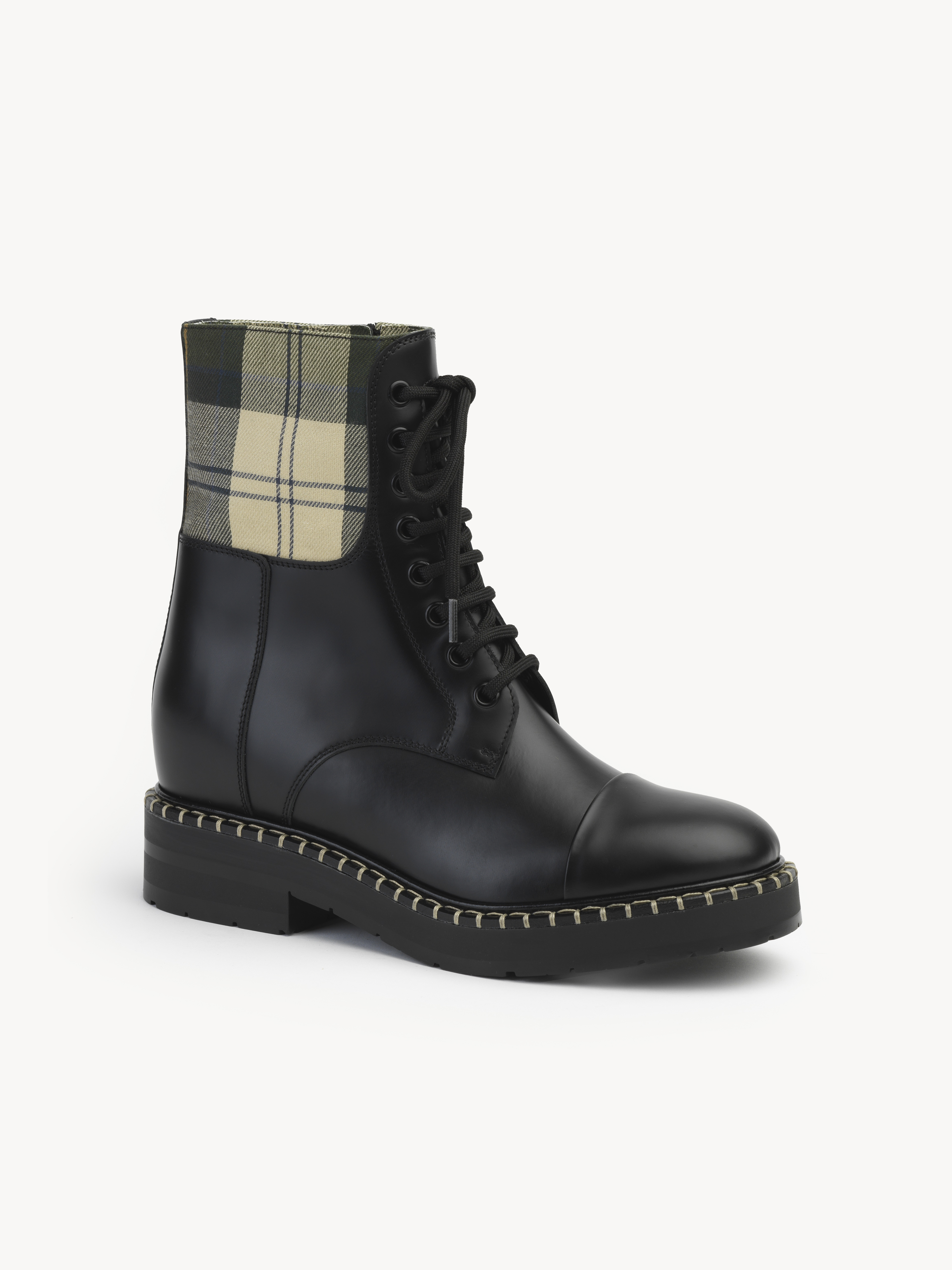 Barbour x Chloé聯名Noua短筒軍靴。價格未定(Chloé提供)