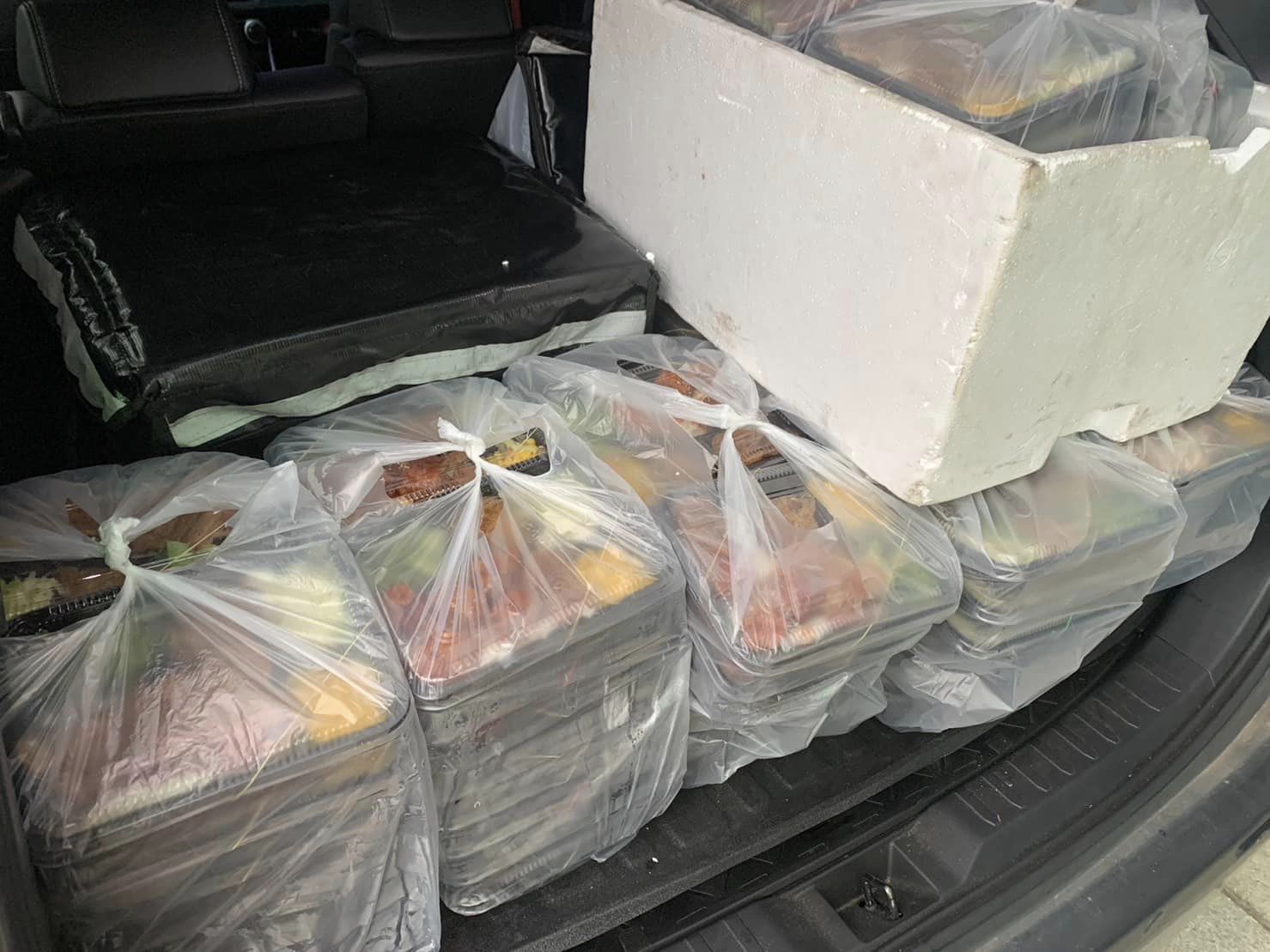 新竹一家便當店表示，有名自稱「炮兵後勤」的男子訂購130個便當後再棄單，受害店家至少8家。（翻攝自新竹爆料公社）