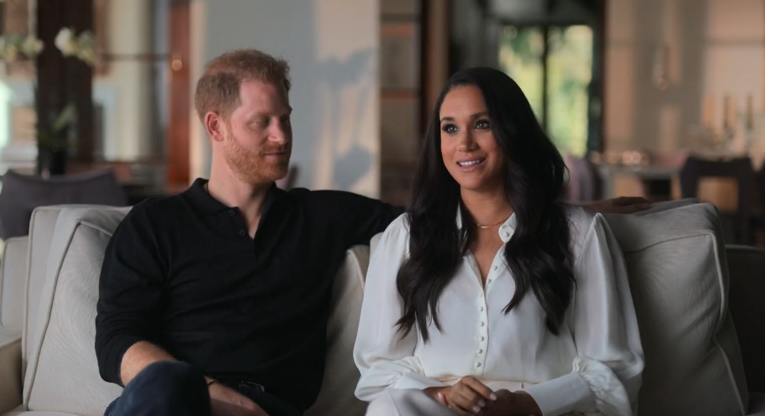 哈利王子與梅根在紀錄片中談論離開英國王室的內幕。（翻攝Netflix）