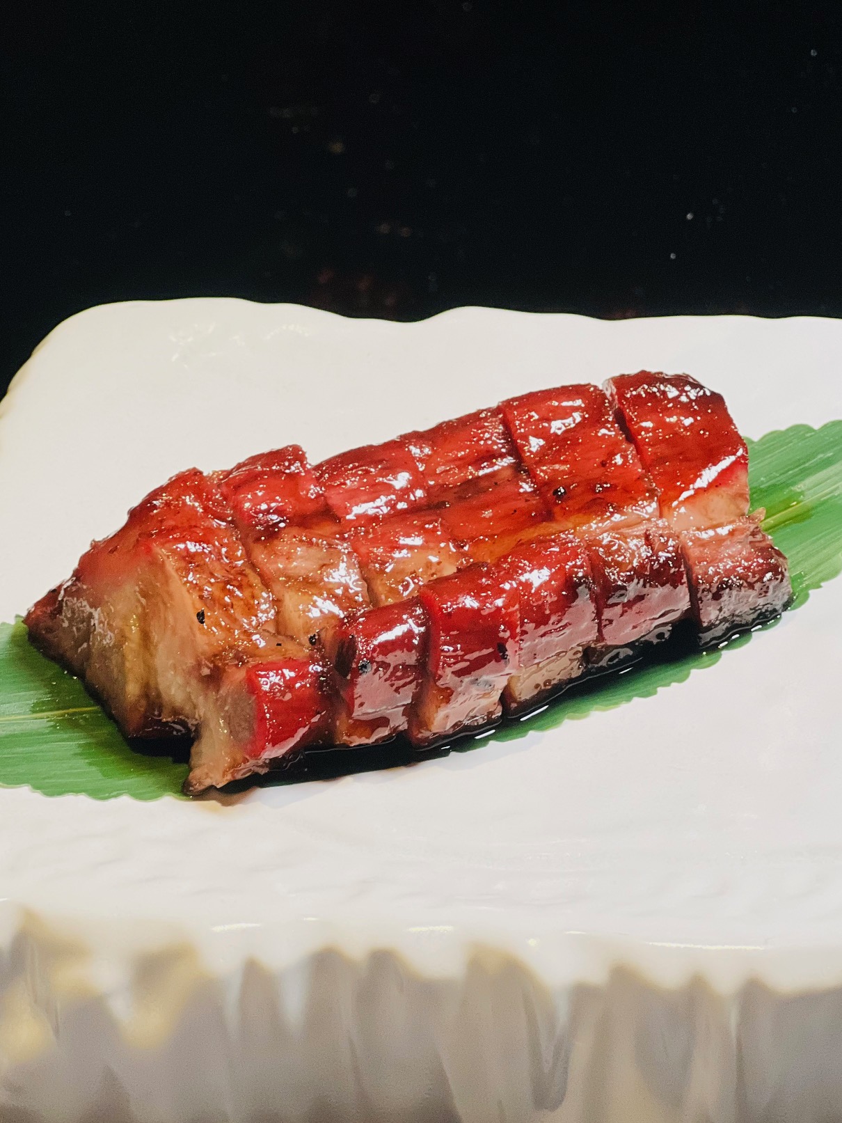 必點的「香宮蜜汁叉燒皇」，比以往更加鬆嫩可口。（1,388元／份）