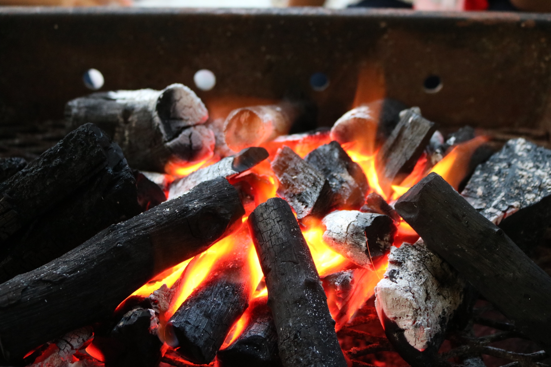 高雄市私廚餐廳李姓主廚餵食林姓男友安眠藥後，在佈置成密室的房內燒炭殺死男友。（示意圖，photoAC）