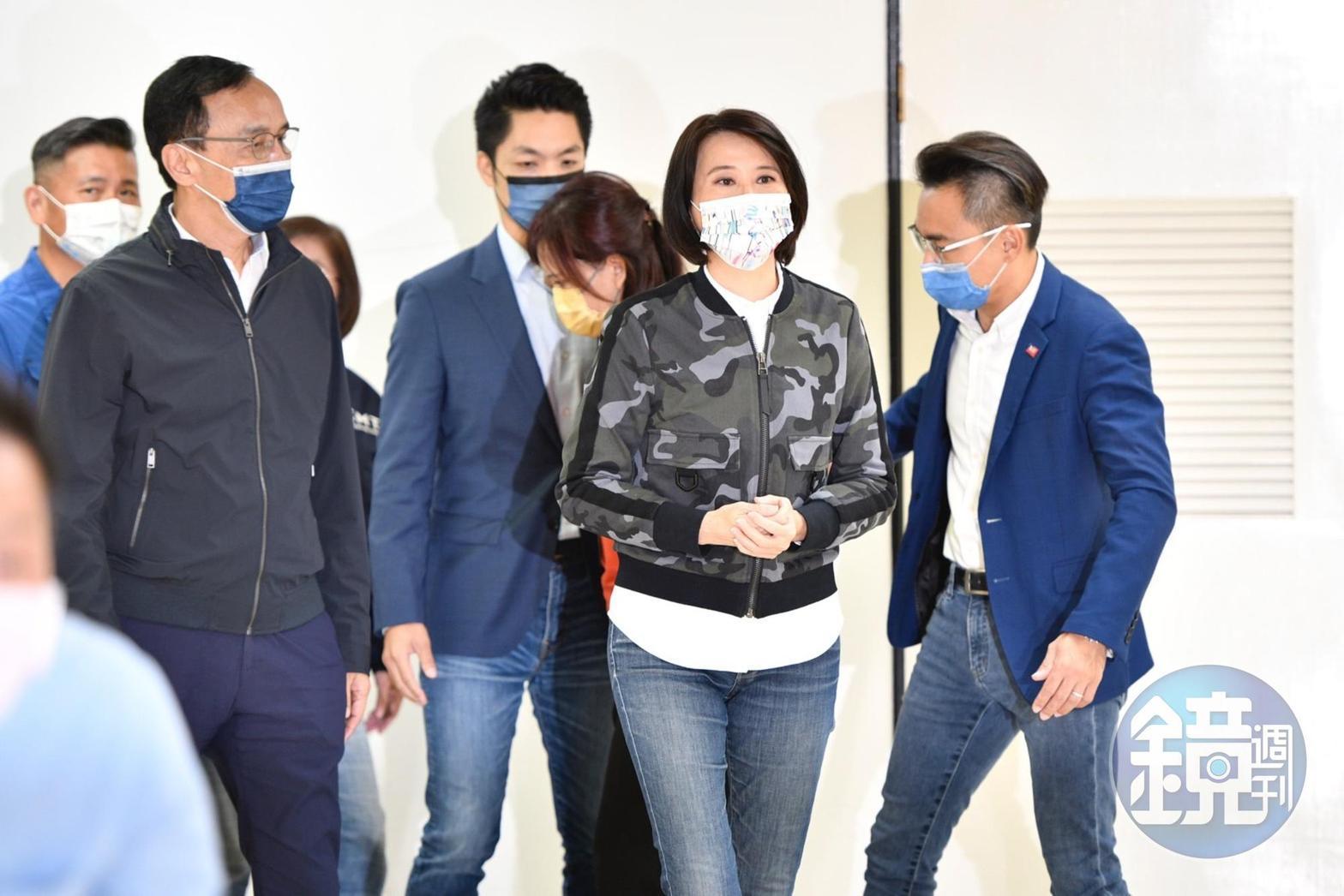 王鴻薇投入立委補選後,第一條政見就是要讓核二、三廠延役,卻遭環團打臉早已不可行。