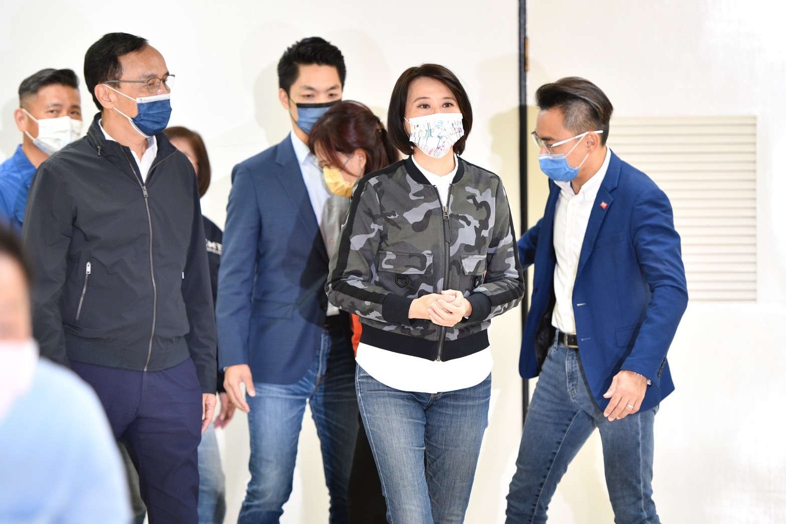 王鴻薇投入立委補選後，第一條政見就是要讓核二、三廠延役，卻遭環團打臉早已不可行。