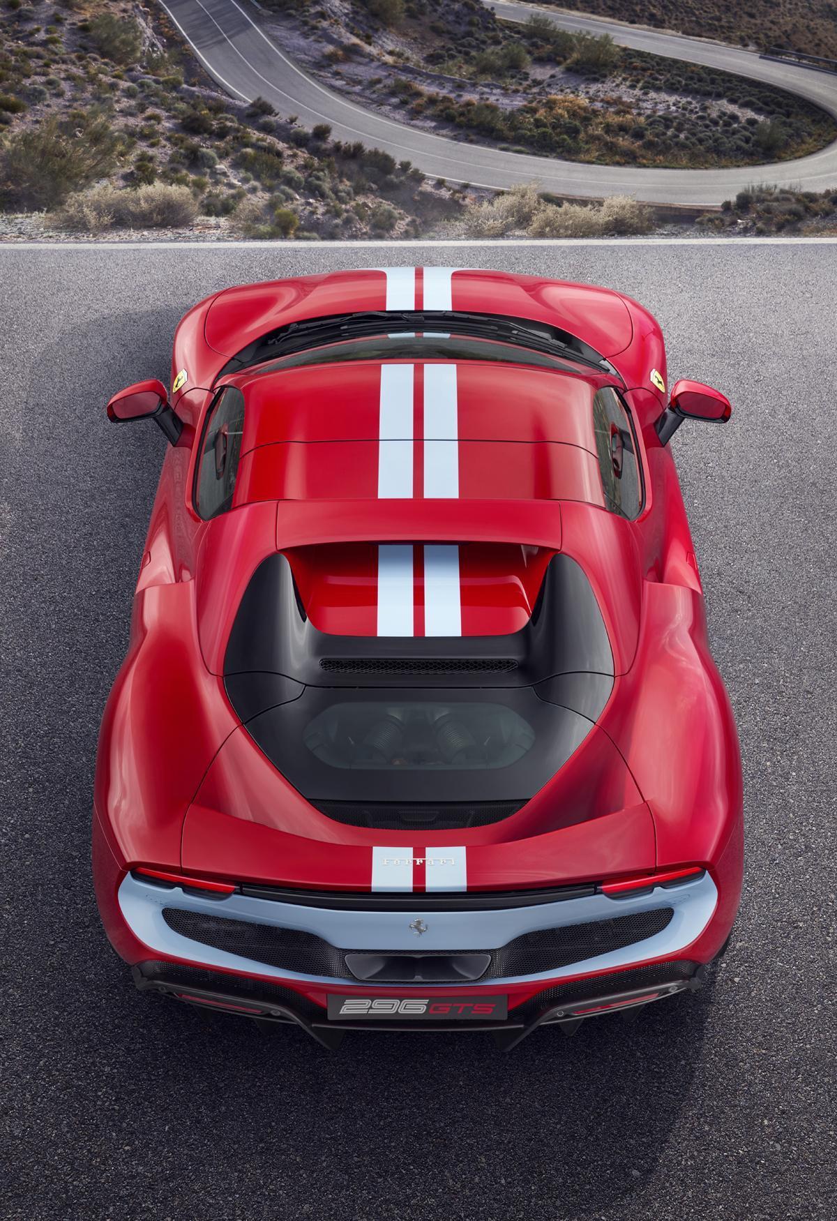 Ferrari法拉利還為訂購Assetto Fiorano車型的客戶獨家設計了一款靈感源自250 Le Mans的特別塗裝可供選擇。