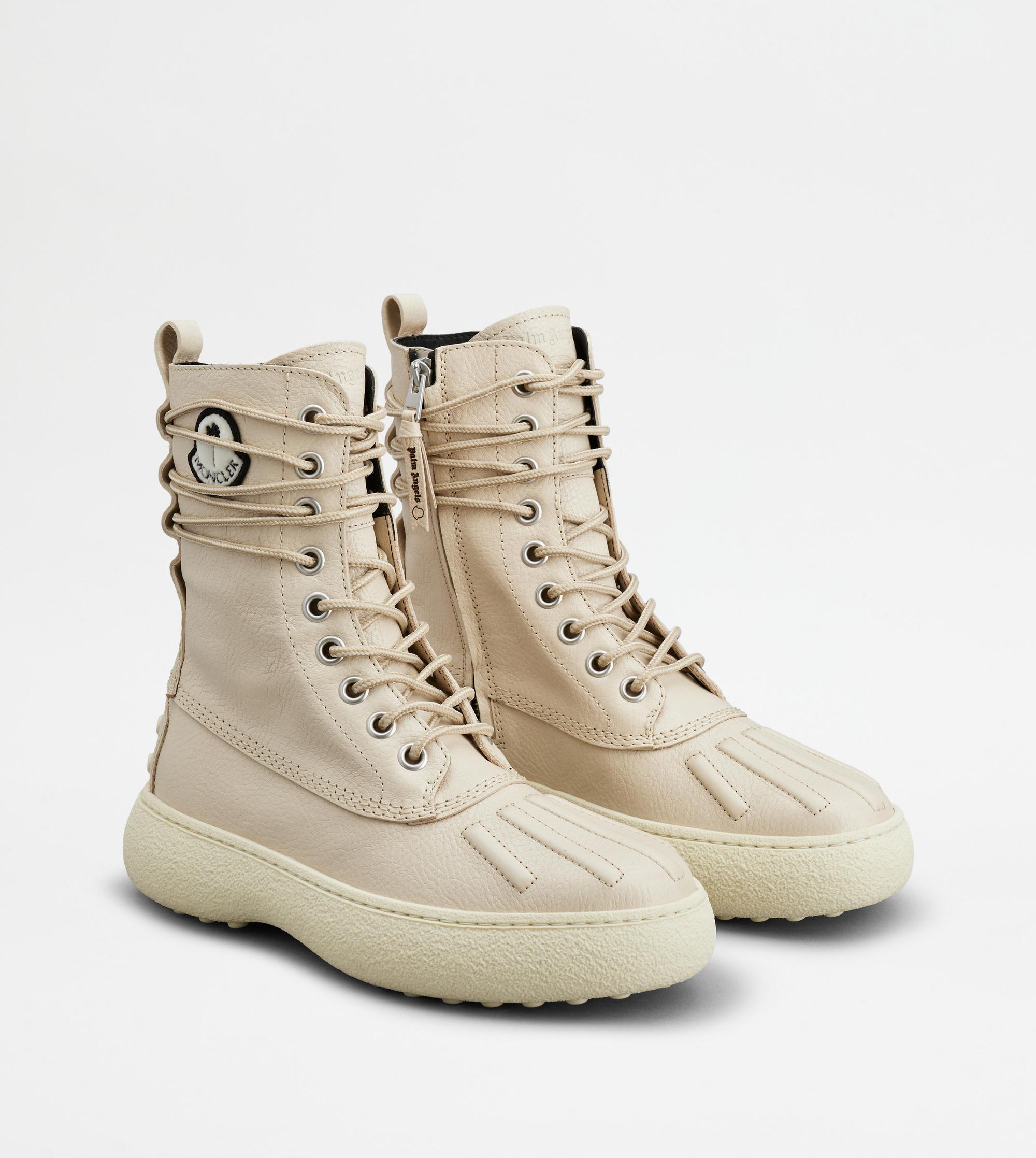 Tod’s x 8 Moncler Palm Angels W.G.白色中筒靴(男女同款),NT39,700。(TOD’S提供)