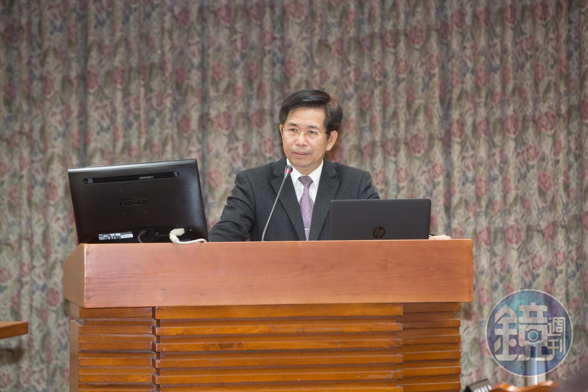 學生貸款申請門檻長達16年未修改，教育部長潘文忠允諾於3個月內提出改善措施。（本刊資料照）