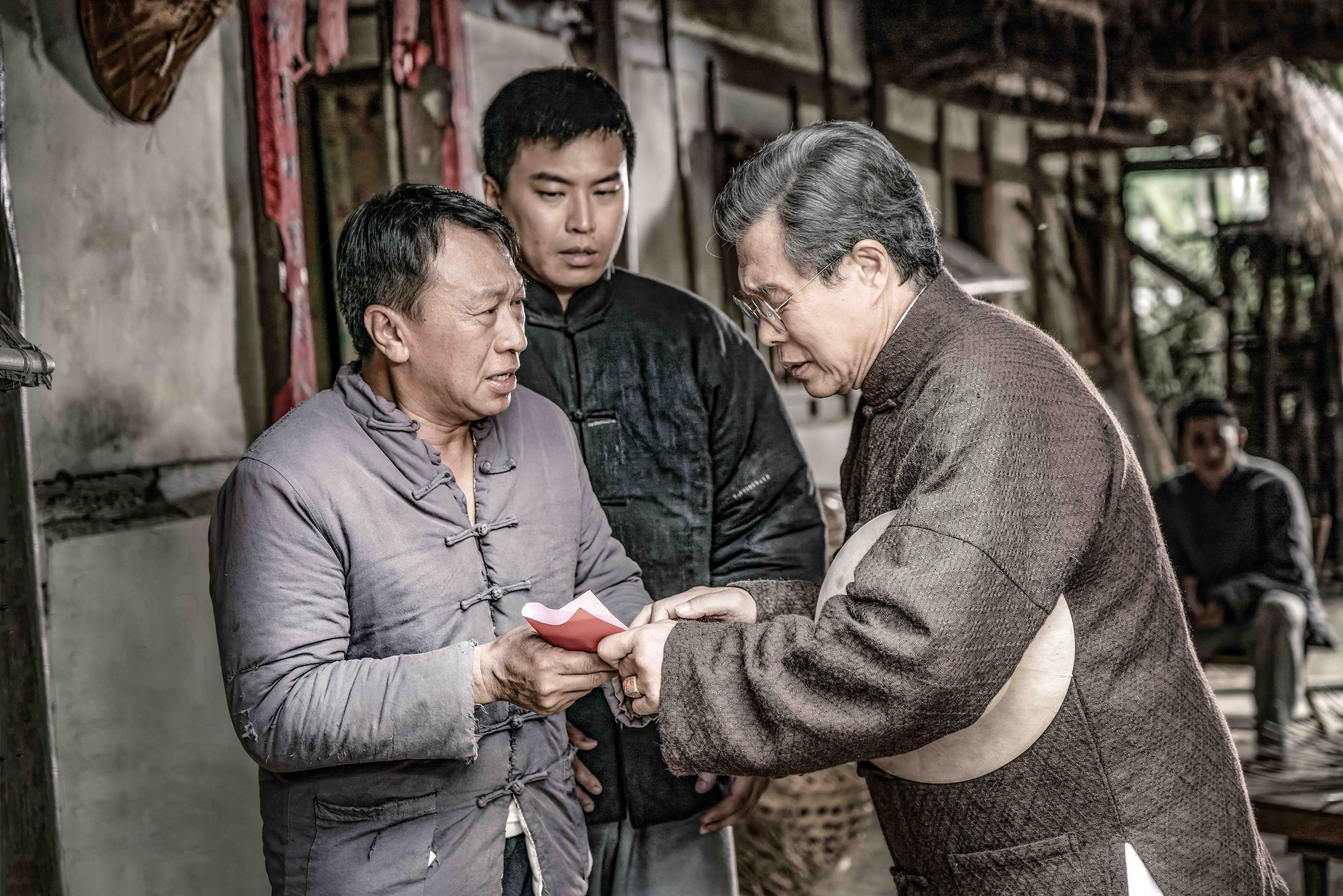 《牛車來去》楊烈（右）稱讚與游安順（左）表演默契十足，期待再合作。（公視、禾豐製作提供）