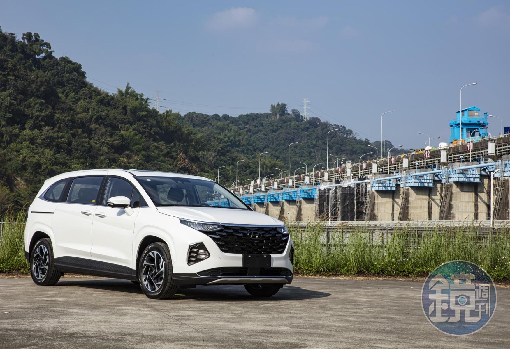台灣車主盼了許久的三排座MPV車款Custin終於引進台灣，總代理南陽實業更將其國產化與配備豪華化，以提升C/P值與競爭力。