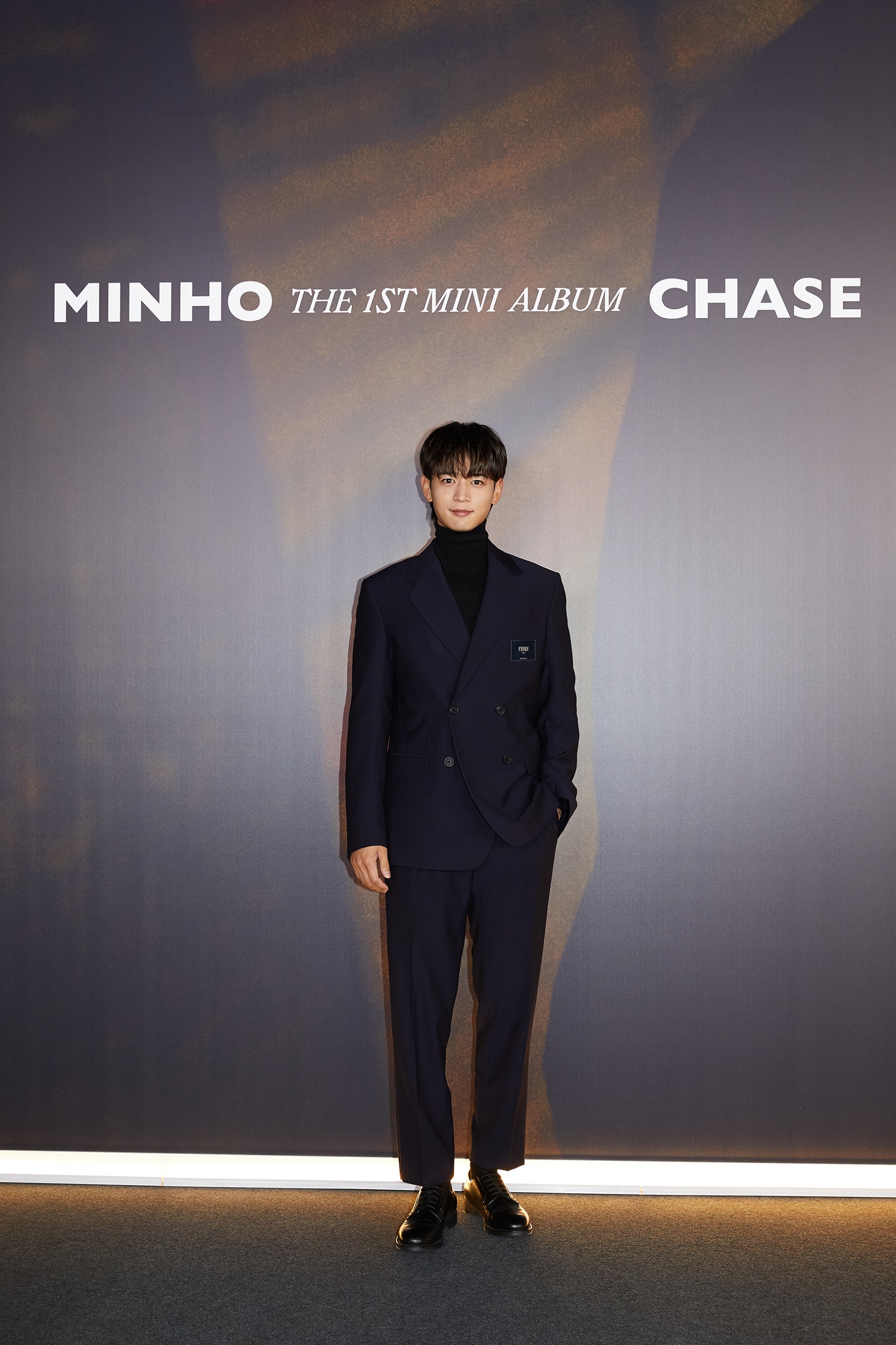 SHINee成員珉豪個人首張迷你專輯《CHASE》已於6日同步在台數位發行。(avex Taiwan提供)