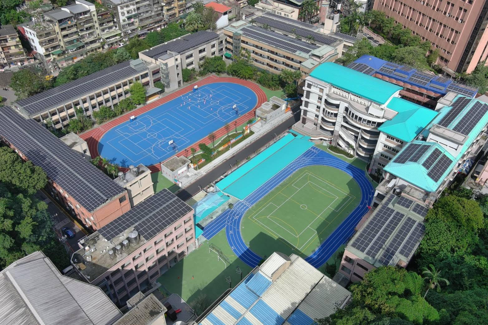 基隆兩所百年小學，信義、仁愛國小比鄰而居。