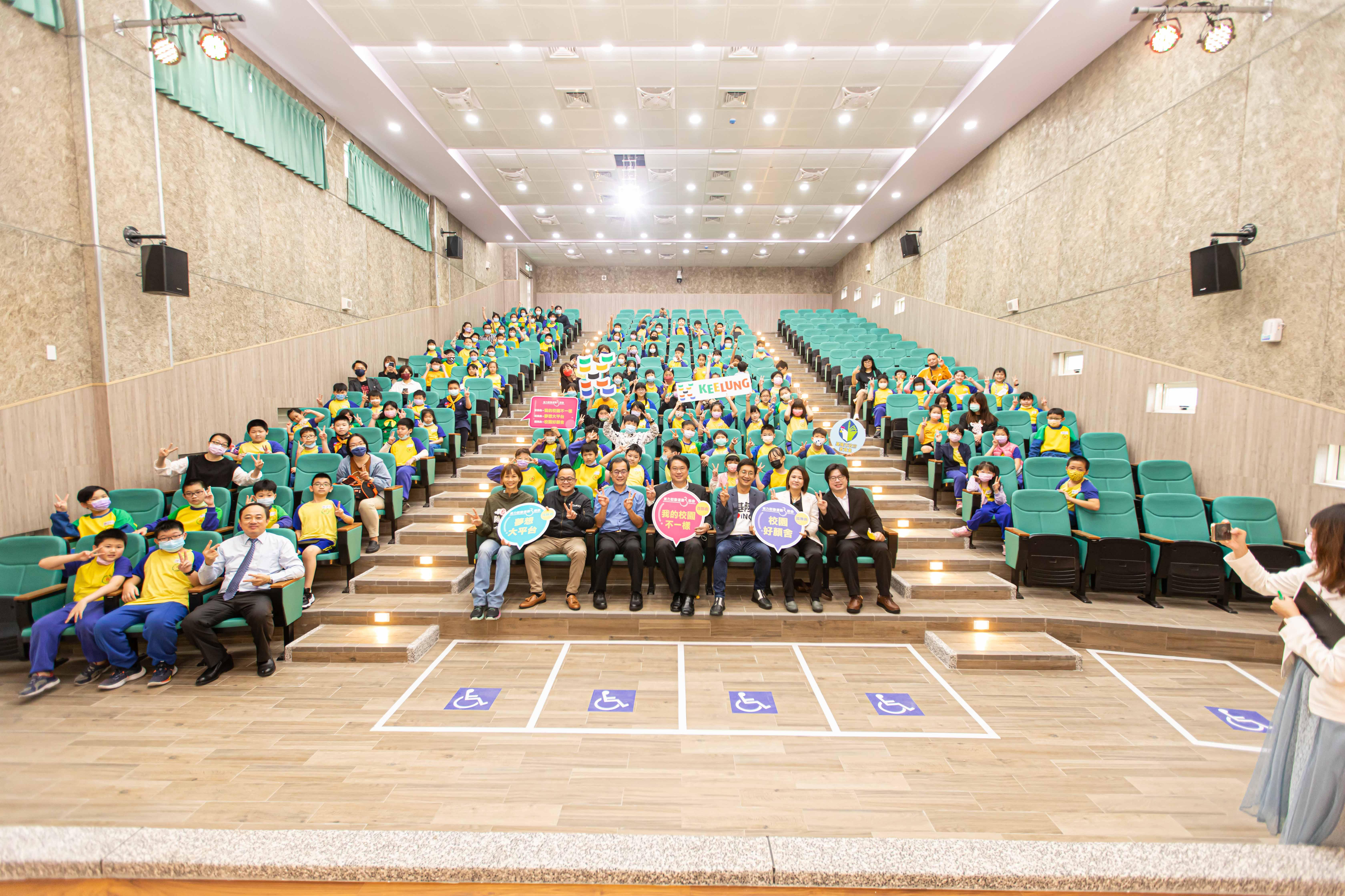 信義國小新建的演藝廳，除供學生音樂、戲劇演出使用，也讓市中心多一處社區演藝表演舞台。