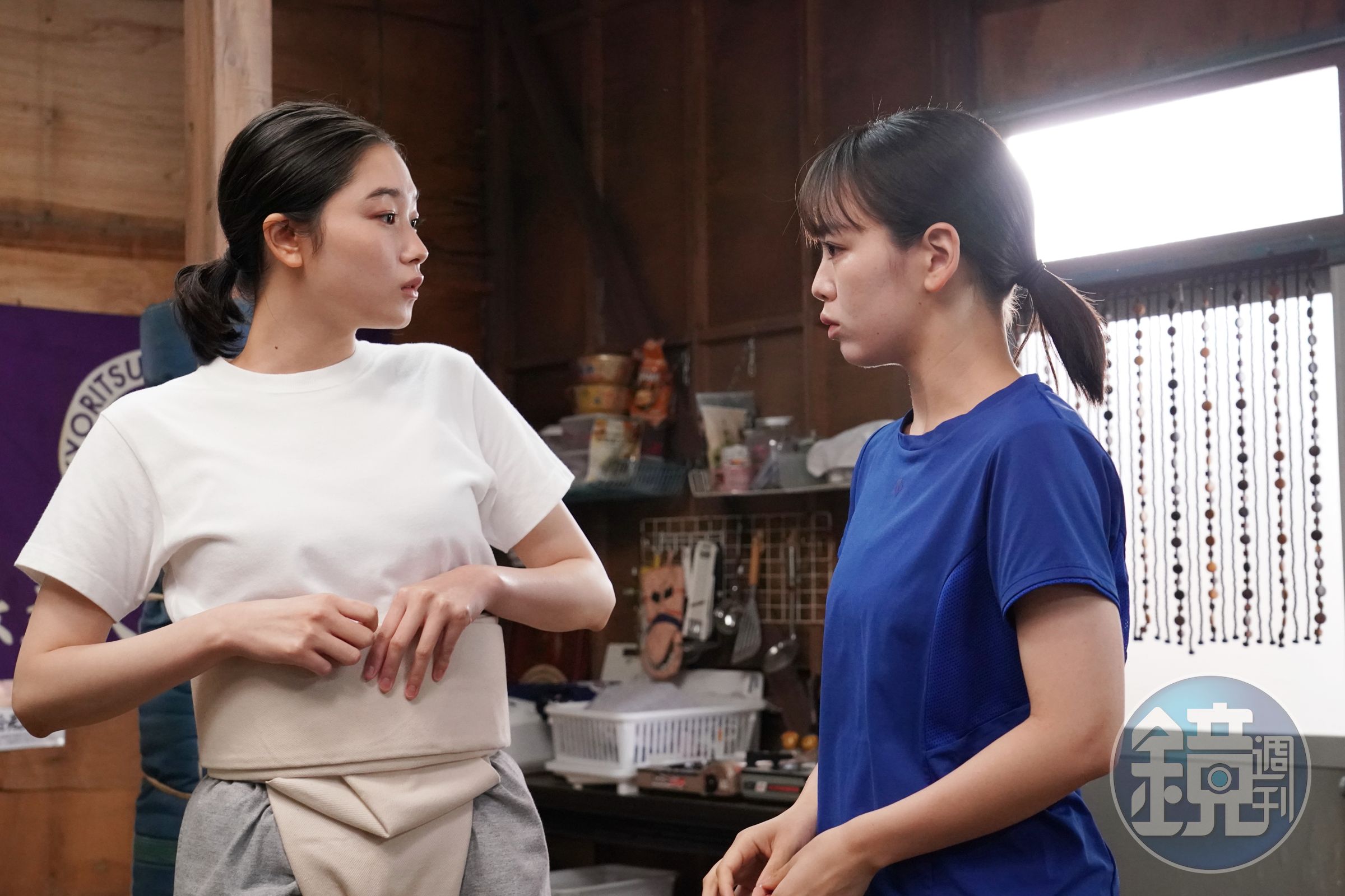 新生代演員伊原六花（右）詮釋熱愛相撲的女大生，也是相撲社僅存的唯一社員。（Disney+提供）