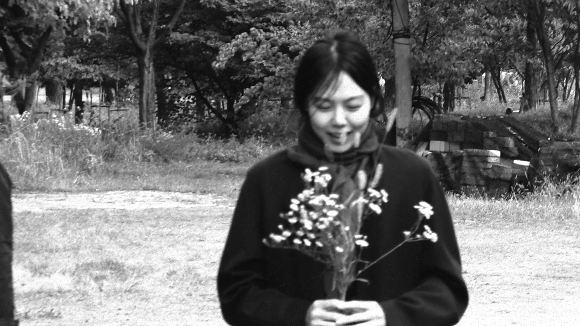 洪常秀執導、金珉禧主演的《小說家電影》在柏林影展拿下評審團大獎。(可樂電影提供)
