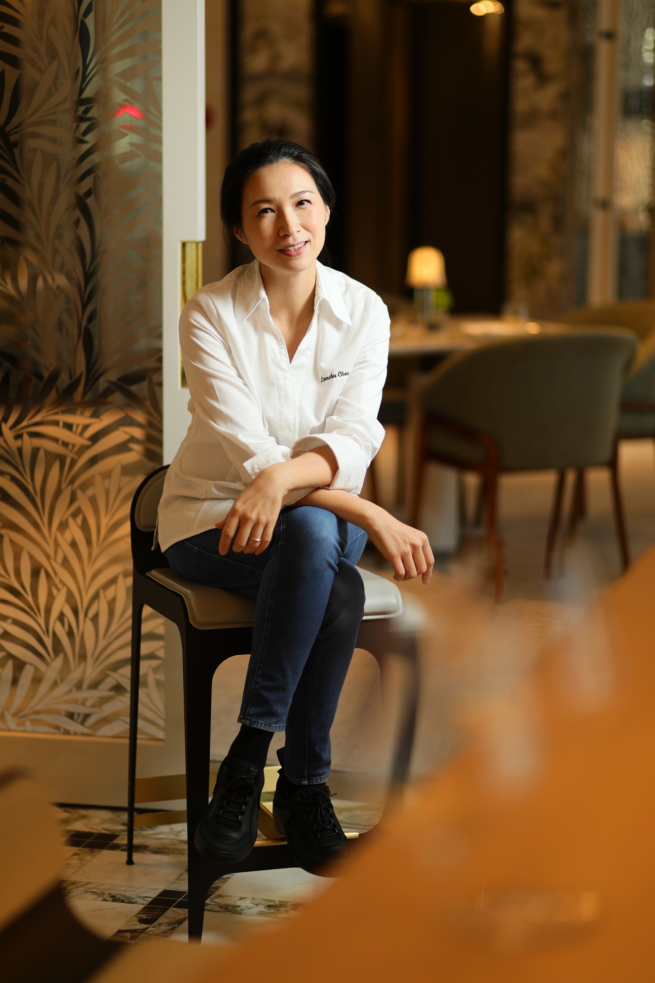 亞洲最佳女主廚陳嵐舒擔任芃卓廚藝顧問，以傳統經典法菜融合當代摩登。
