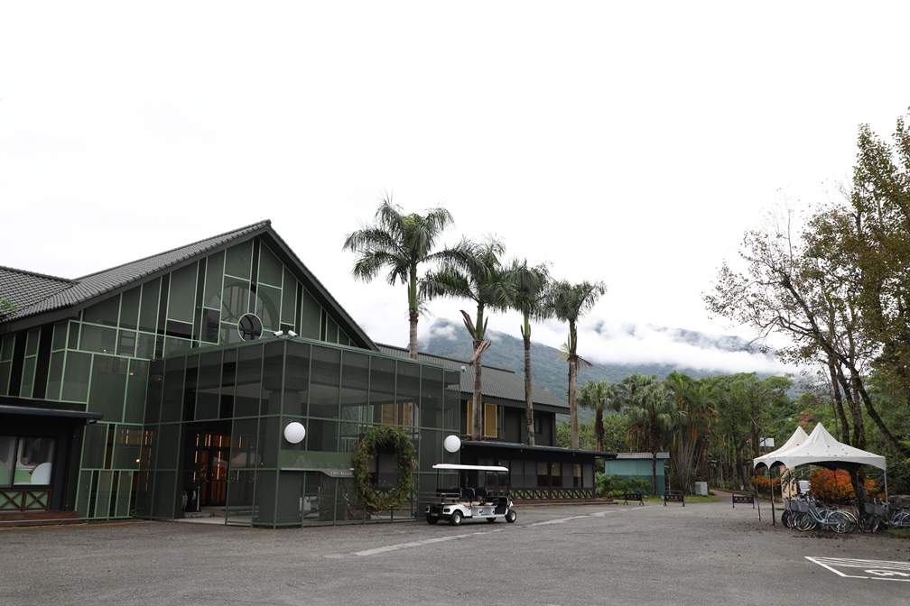 園區面積站地廣達八千坪，擁有多項室內外公共設施。