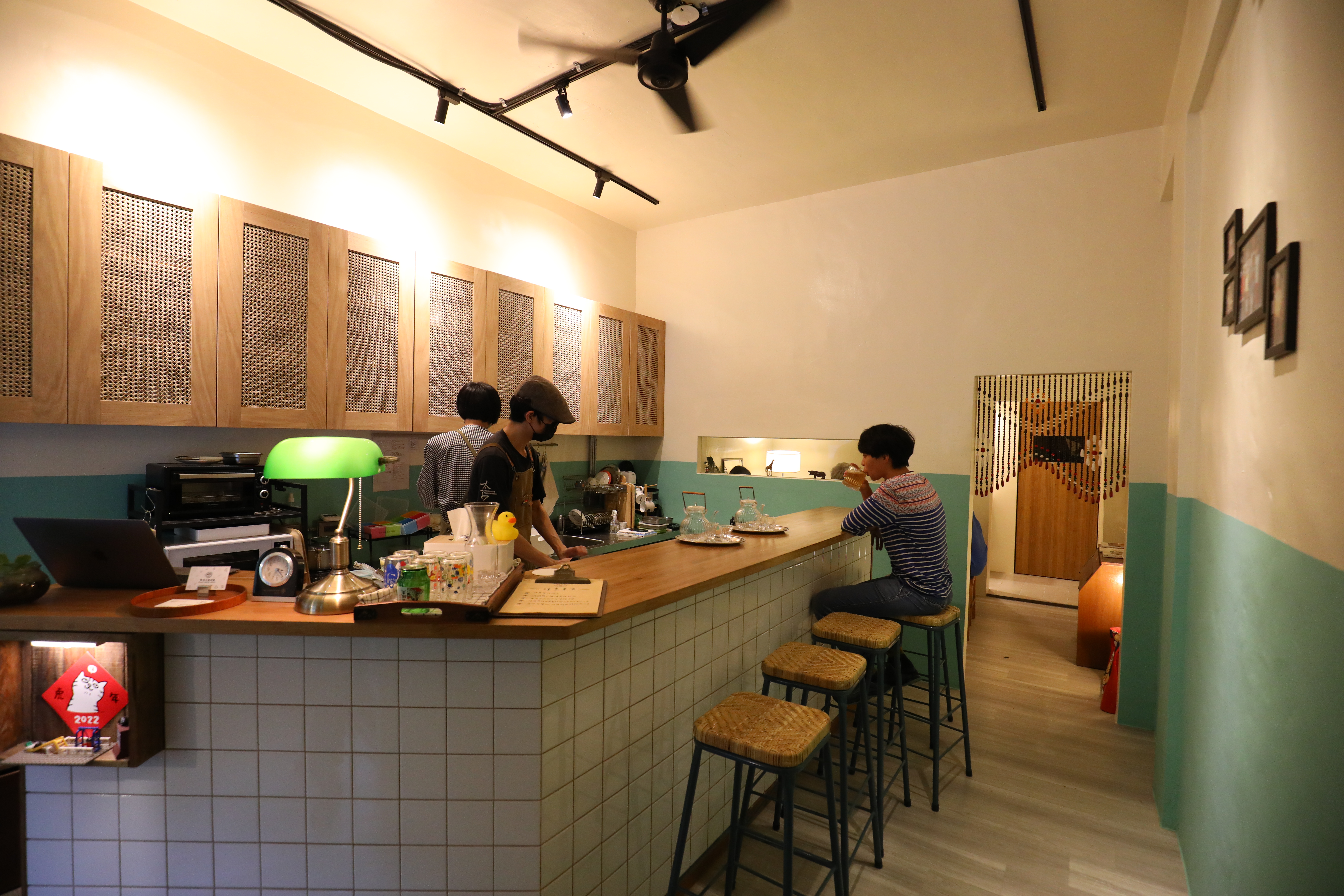 「勝利不廢商號」餐桌致力於推廣承載家族記憶的雲南風味料理。