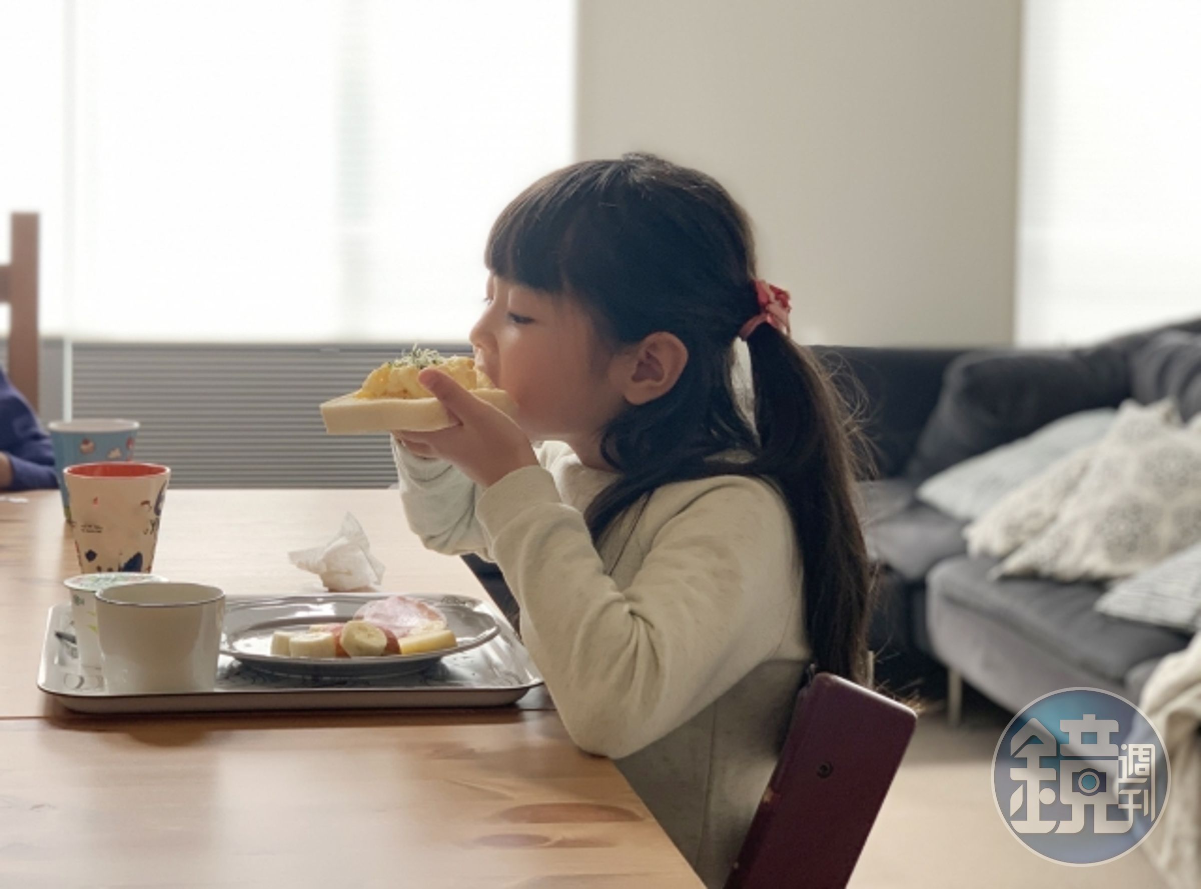 王介立醫師在臉書發文呼籲家長不要亂買「生技營養食品」給小孩吃，恐致性早熟、影響骨齡。（示意圖，photoAC）