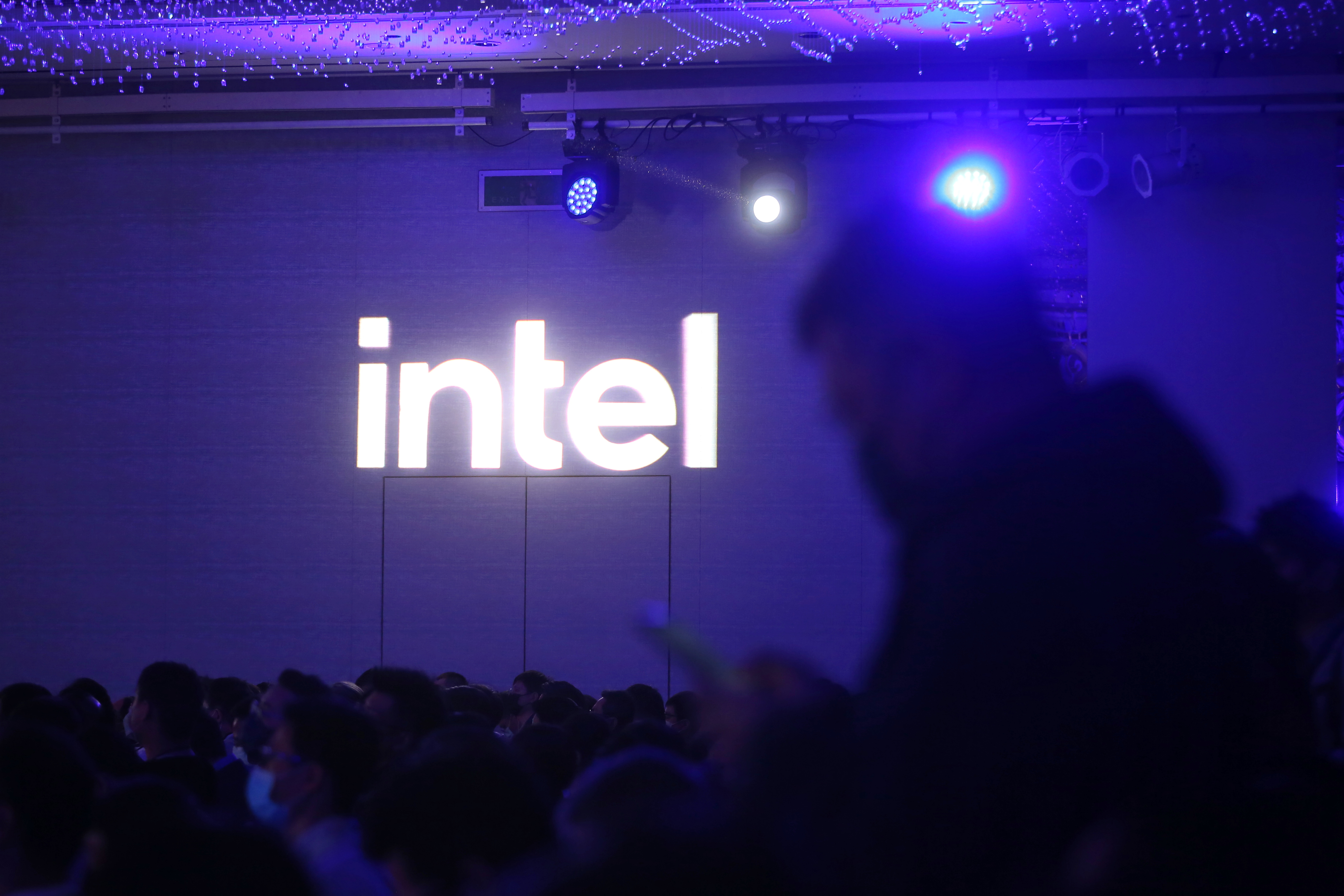 半導體大廠英特爾（Intel）也難逃裁員命運，近日傳出加州廠區員工被裁201人。（本刊資料照）