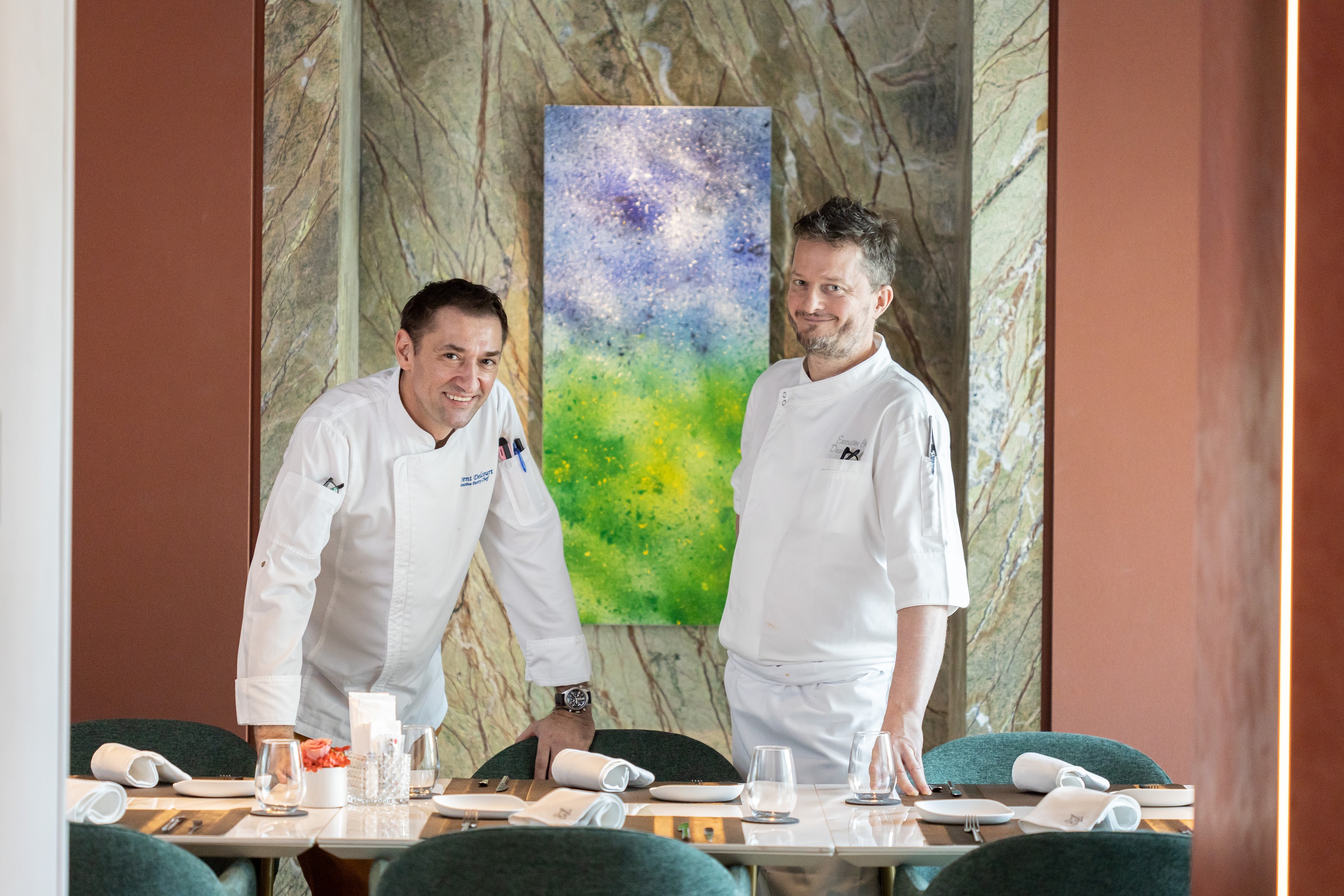 高雄「御盟國際驛館」AW Restaurant秋請來法籍雙主廚坐鎮，呈現摩登法菜。