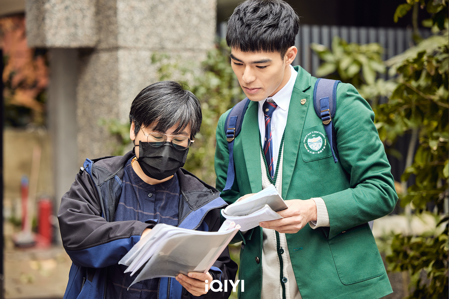 陳昊森(右)對《第9節課》導演王麗文一見鐘情。(愛奇藝提供)