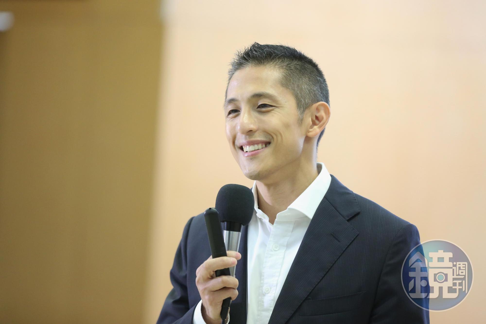 中選會今(16日)公布候選人財產申報,吳怡農新婚妻的姓名、年紀也跟著曝光。