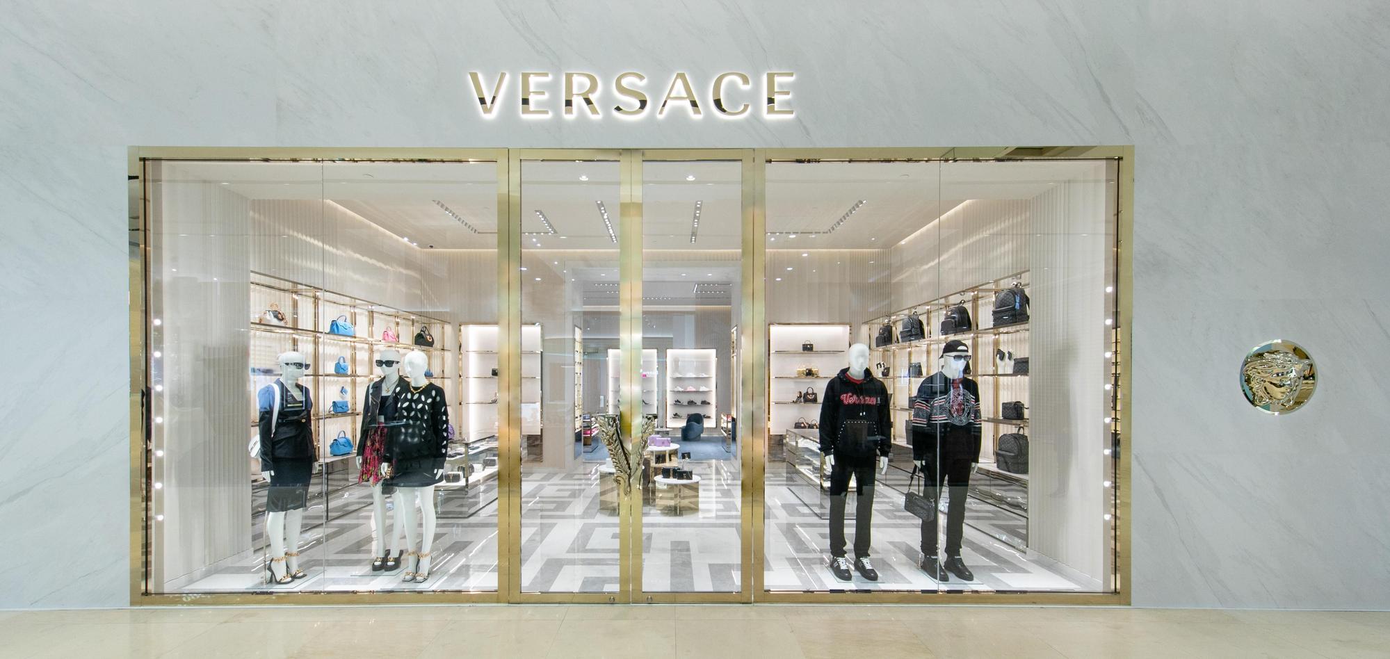VERSACE高雄漢神巨蛋全新專門店今日舉辦開幕活動。(VERSACE提供)