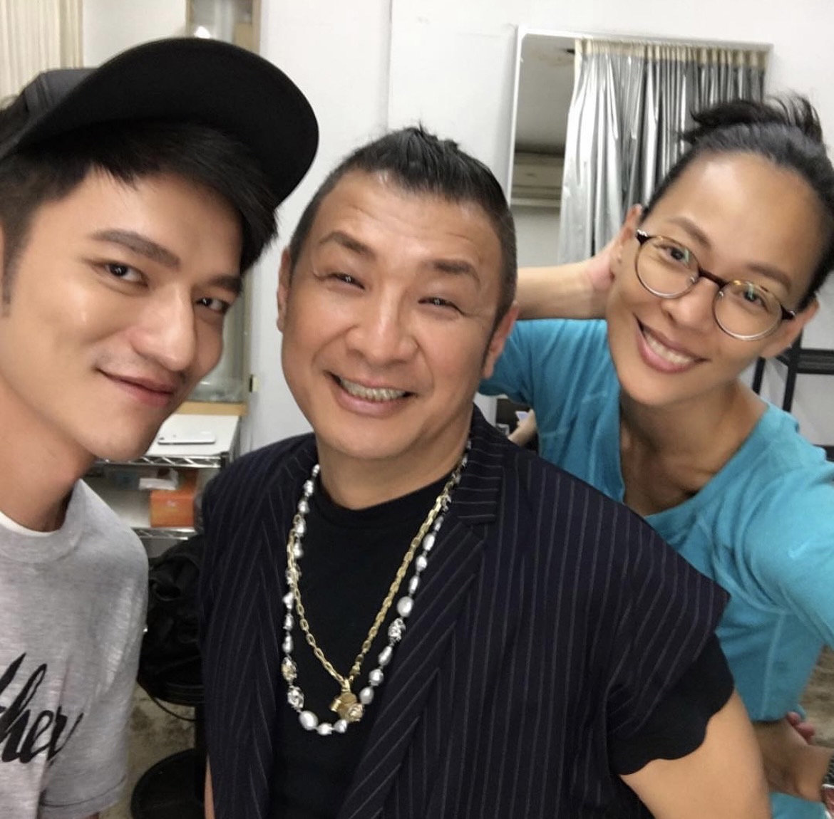 在服裝秀場磨練過5年的小凱老師,是時尚教父洪偉明指定合作彩妝師,化過張聖芬等一眾名模。(翻拍自小凱老師IG)