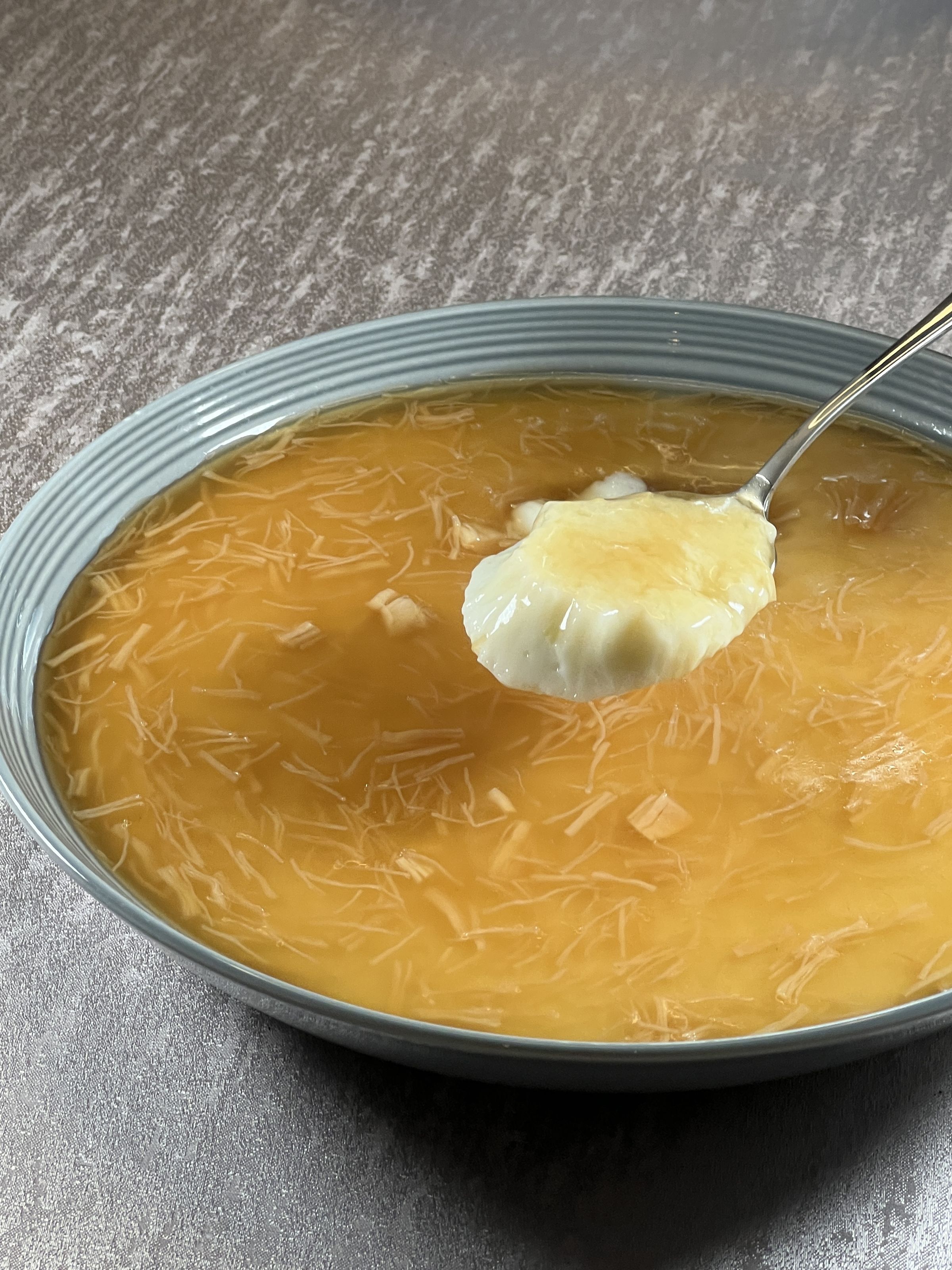 「花雕蒸蛋白」口感細緻，兼有瑤柱鮮味。