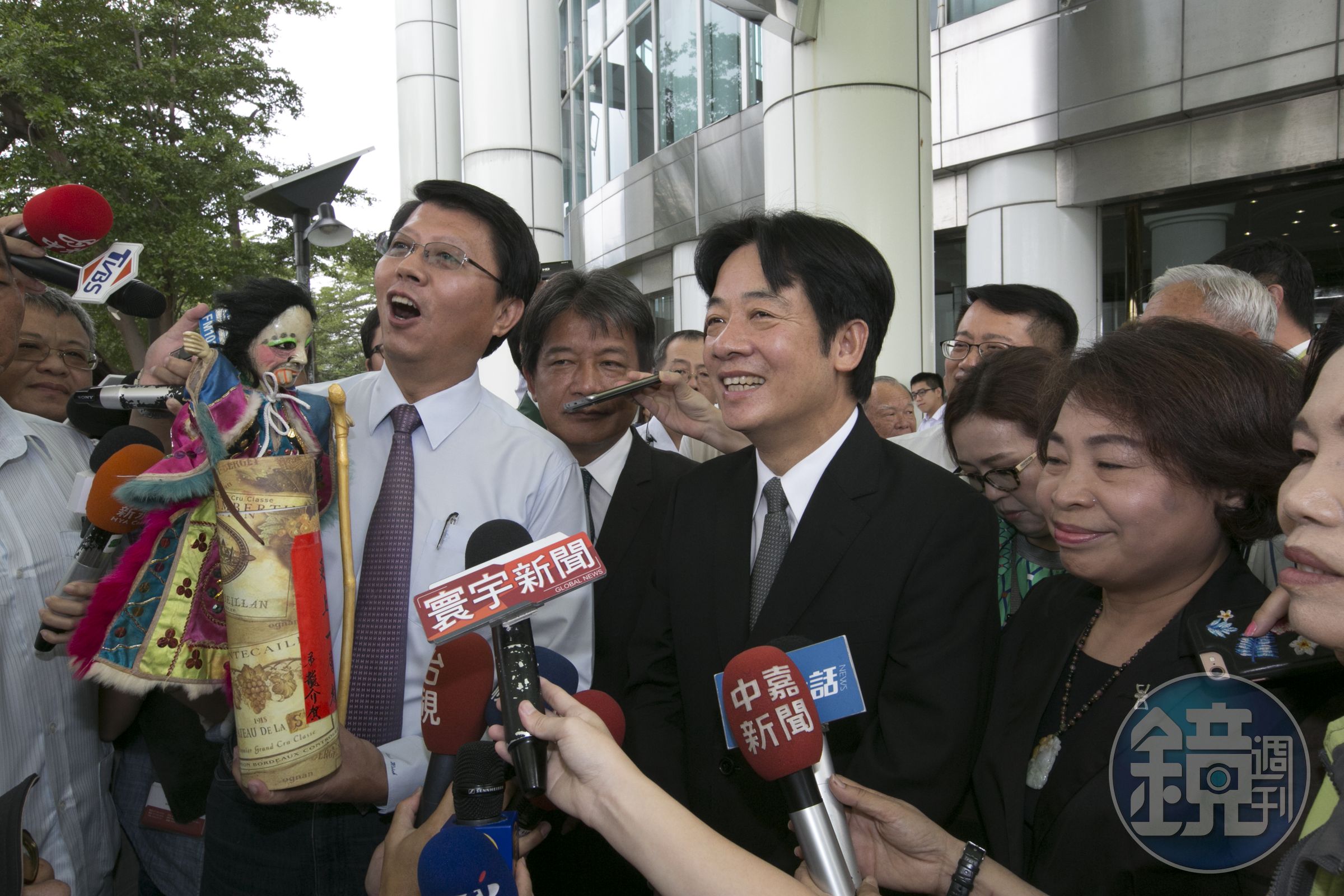賴清德今天宣布將角逐民進黨主席補選，謝龍介於臉書po文給予祝福。（本刊資料照）