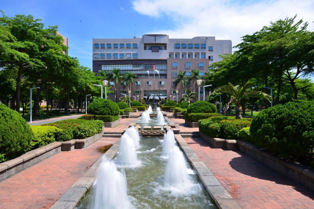 高餐大遭師生爆料制服標案不透明,負責採購的消合社涉及黑箱作業等情事。(翻攝技訊網2023)