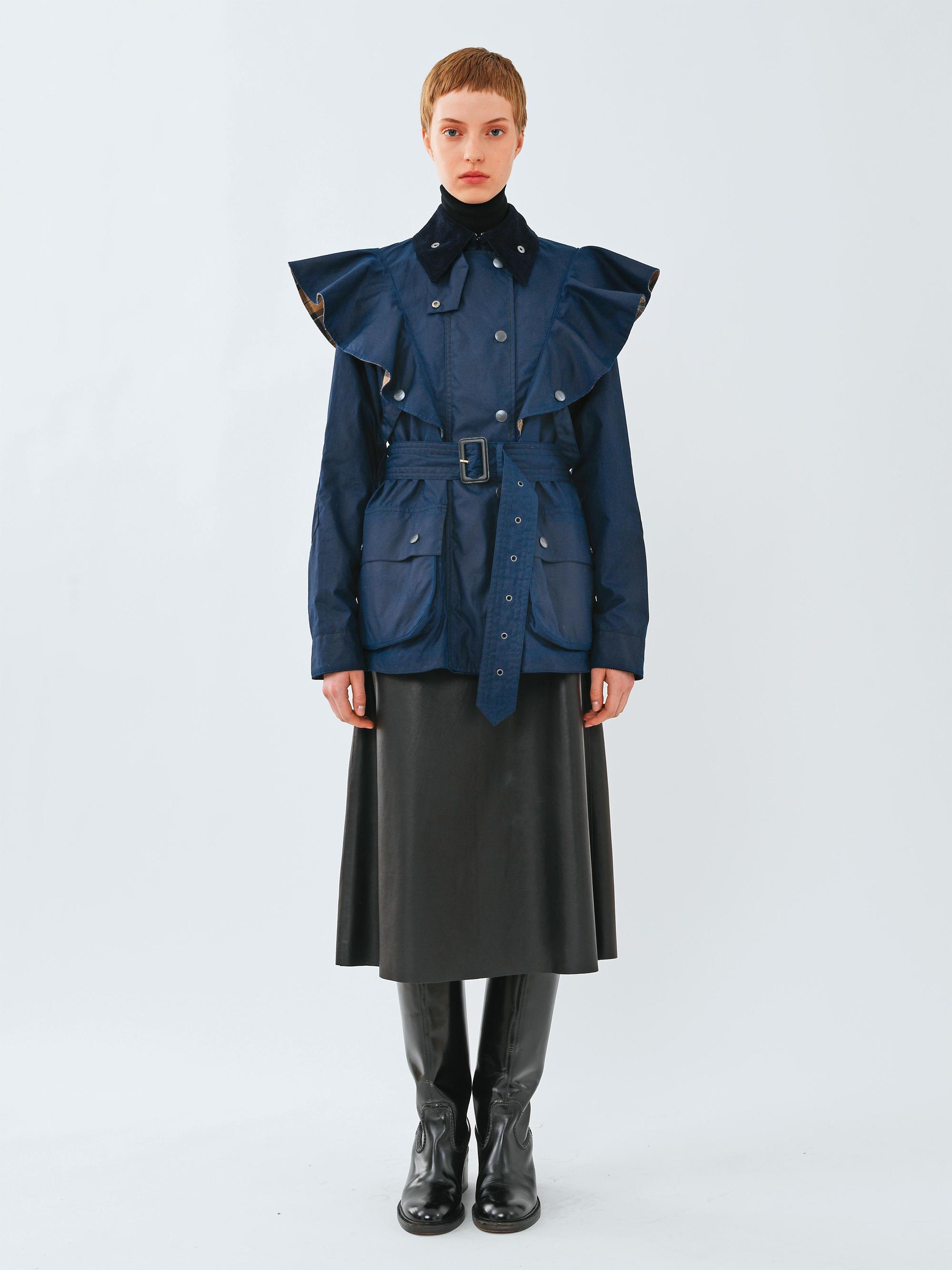Dustyn深藍色夾克。NT$67,400。（Chloé提供）