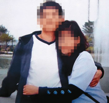 王姓電腦工程師(左)殺害妻子(右)後分屍,遭判15年。(翻攝畫面)