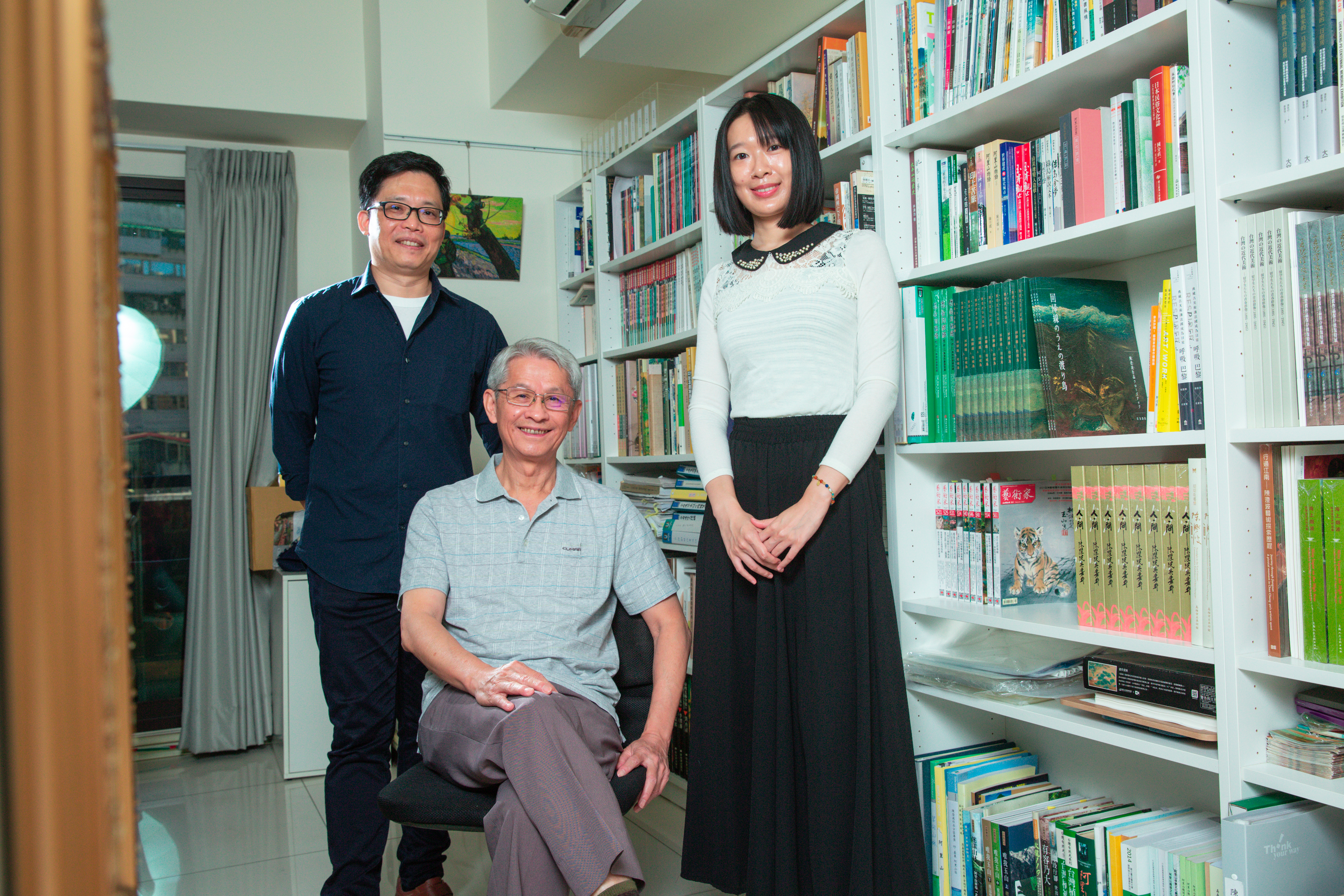 《集合！RENDEZVOUS》以專業分工進行，有文字劇本、圖像、編輯3組人員。左起為漫畫監製曾建華、陳澄波文化基金會董事長陳立栢、編劇竹本貞子。