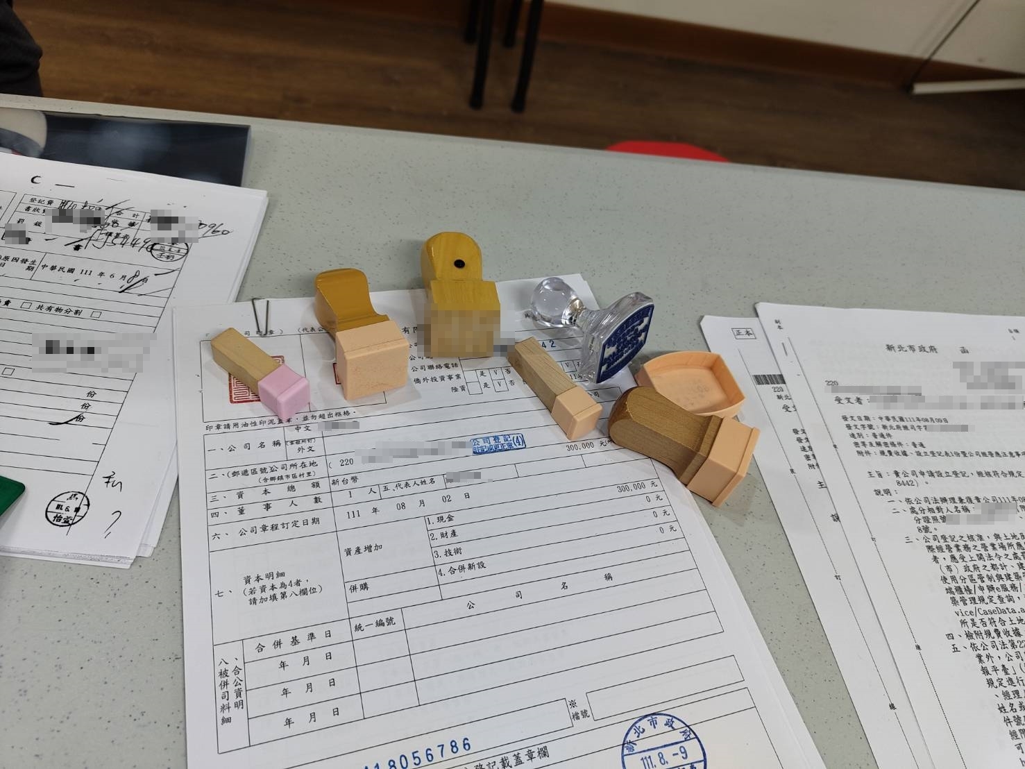 A女被騙開設公司，並刻下公司大小章。