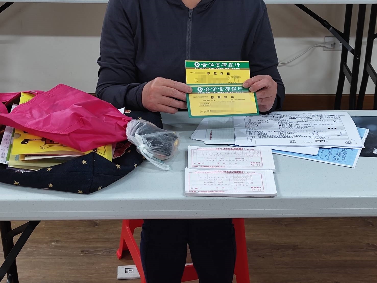 A女控訴遭靈骨塔業務夥同「金主」及代書，以買賣靈骨塔、開公司名義詐騙，連房產都不保。