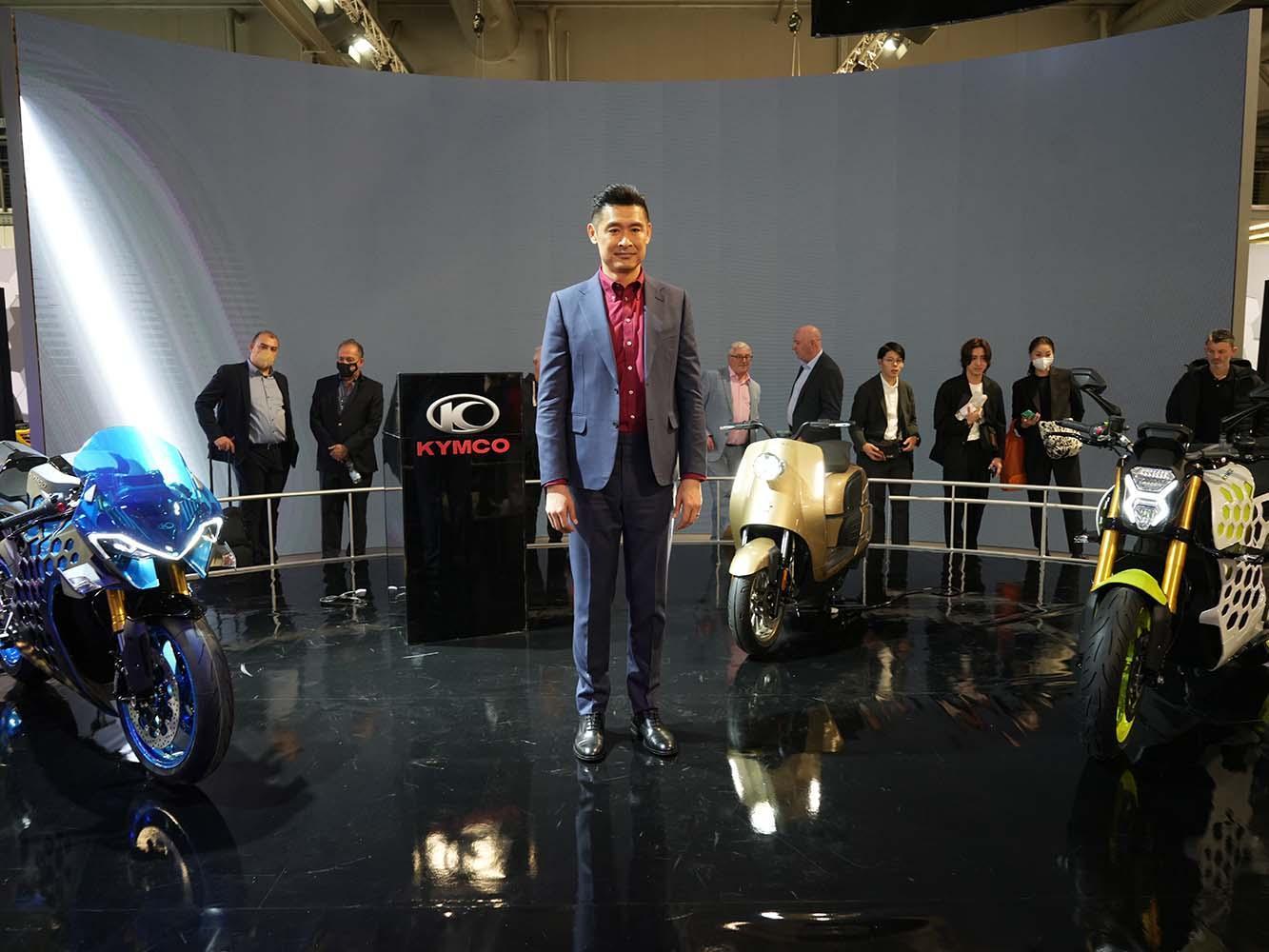 KYMCO SuperNEX（左）、RevoNEX（右）