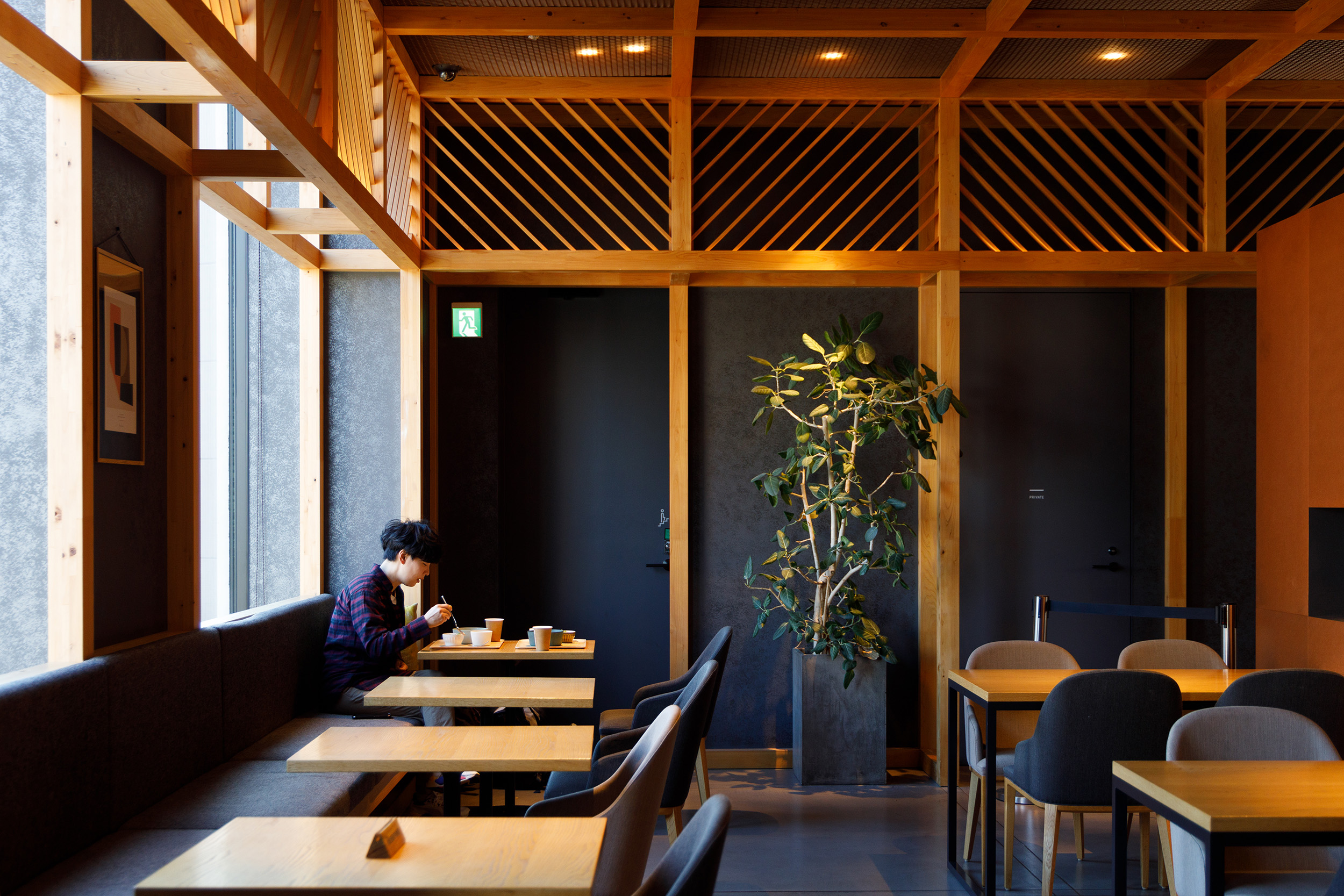 飯店提供六款義式燉飯與一款西式早餐，都可在OMO Café享用