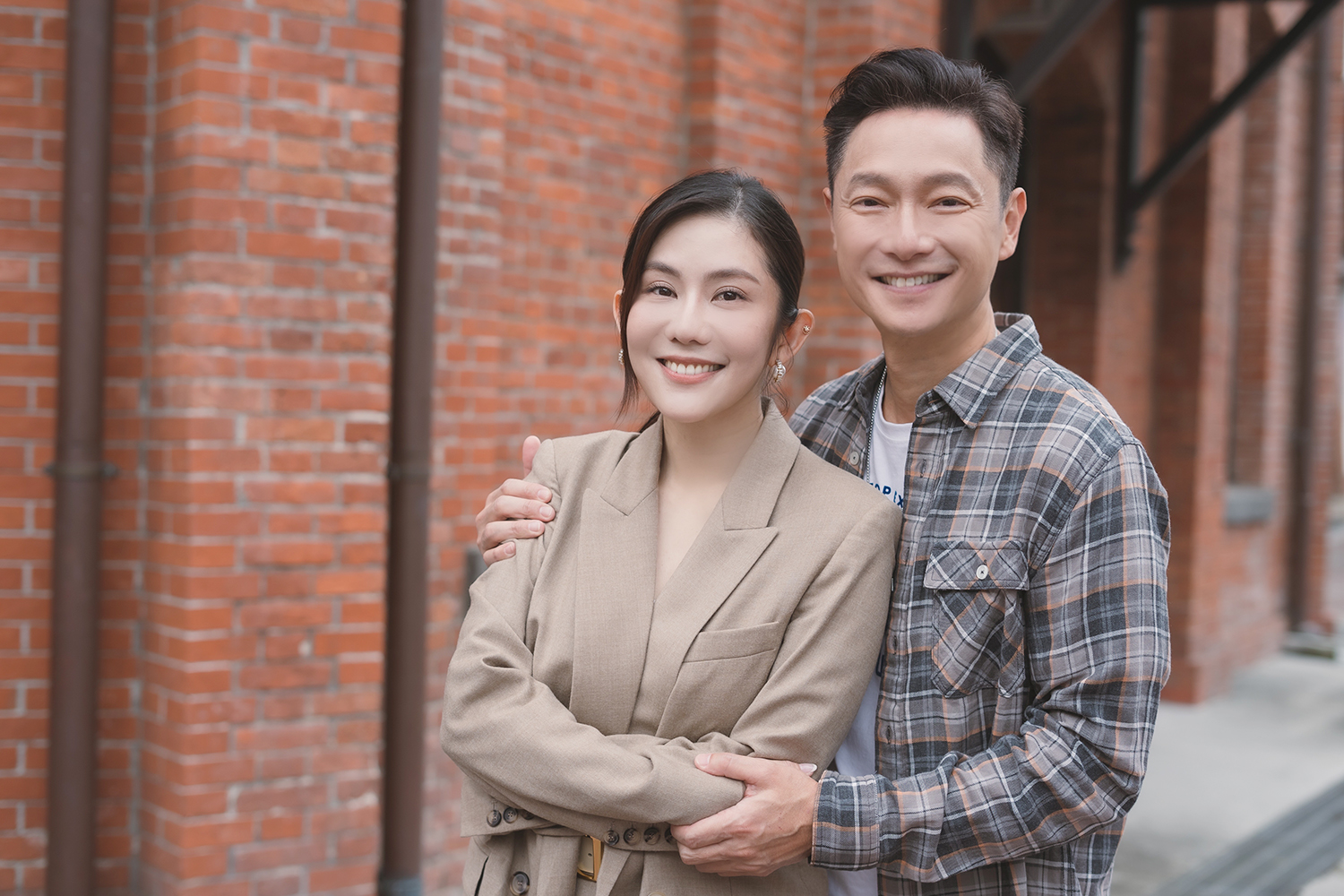 王宇婕在《機智校園生活》中和謝祖武有趣味互動。(TVBS提供)